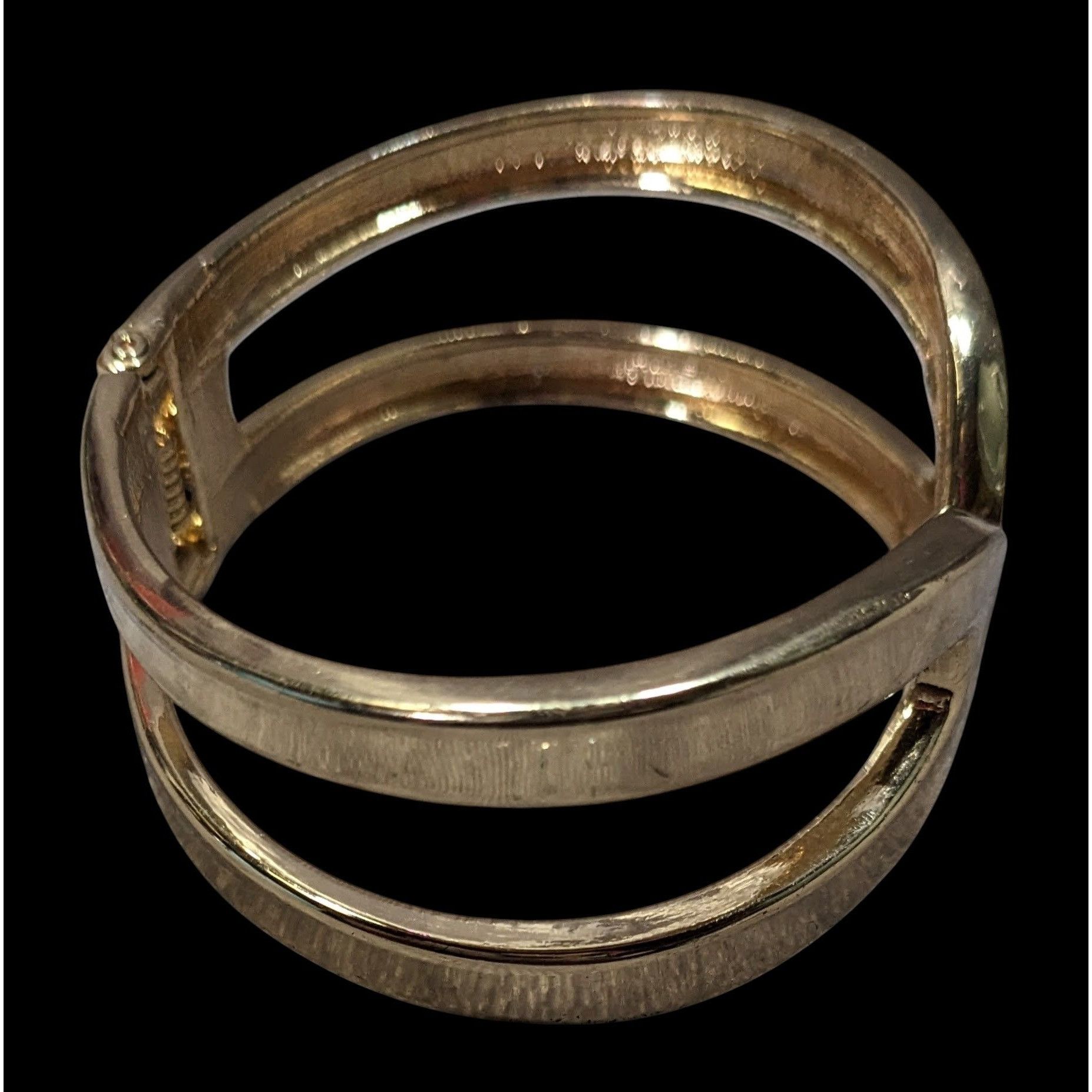 Other Gold-Tone Hinged Bangle Bracelet With Openwork Design Size ONE SIZE - 2 Thumbnail