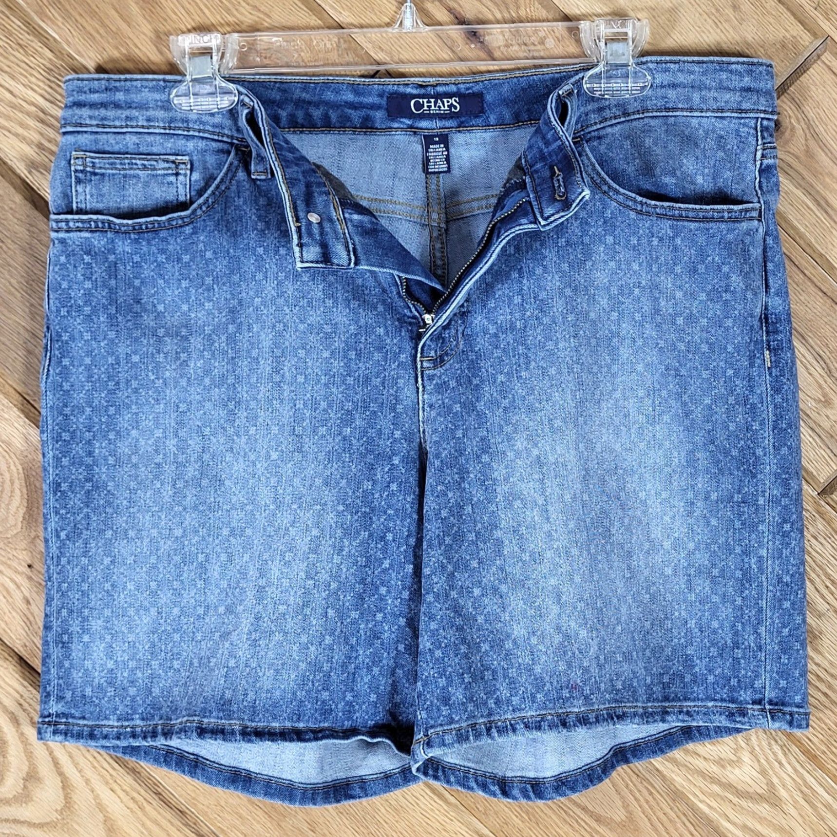 Chaps Chaps Denim Shorts Women 12 Star Print Stretch Medium Wash Blue Pockets Bermuda Casual Everyday 5-Pocket USA Womens Size 34" / US 12 / IT 48 - 3 Thumbnail