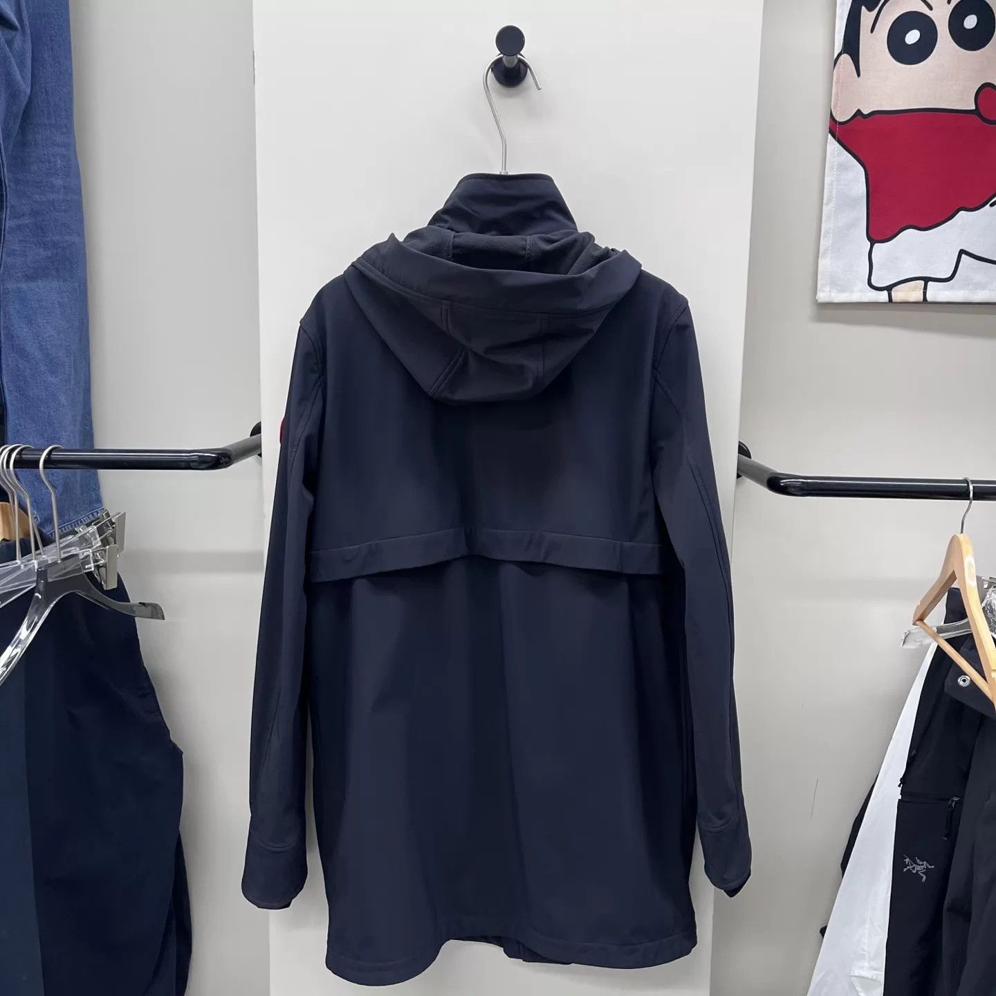 Canada Goose Canada Goose Hooded Long Sleeve Jacket L like new Size US L / EU 52-54 / 3 - 3 Thumbnail