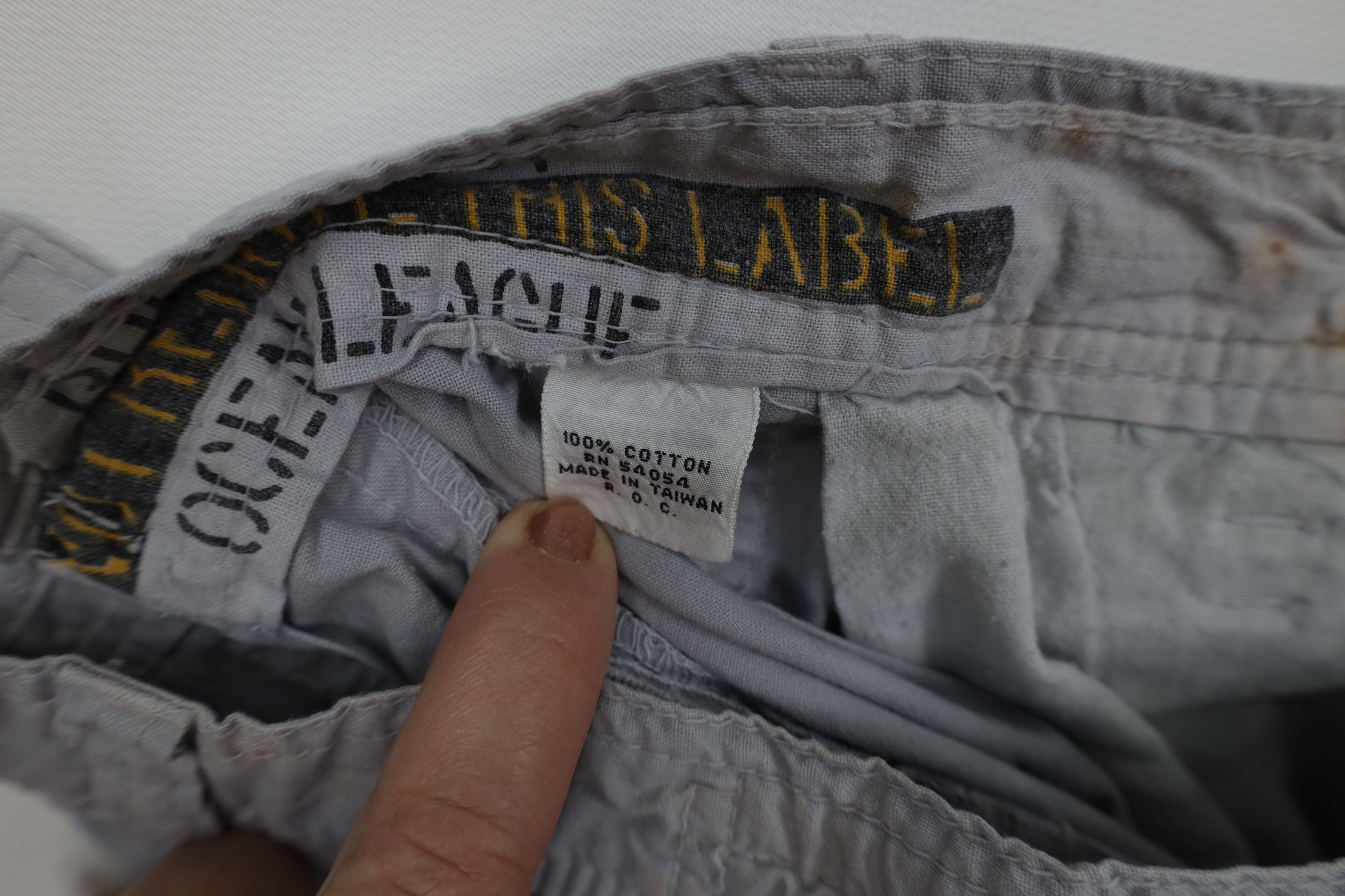 Vintage Vintage 90s Bugle Boy Ocean League Pleated Shorts Gray Size US 32 / EU 48 - 11 Thumbnail