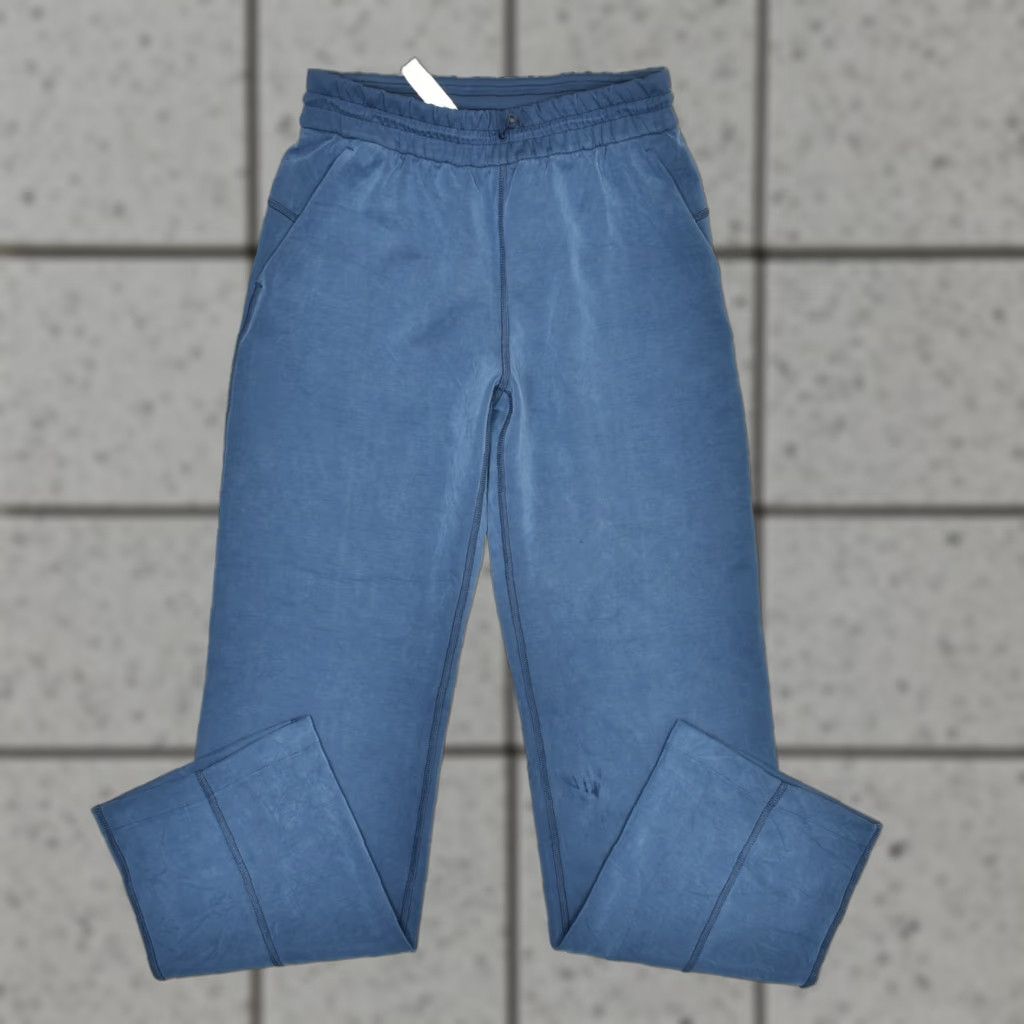 Lululemon Lululemon Women's Sweatpants Straight Pull On Solid Nylon Blue Size 6 Stained Size 28" / US 6 / IT 42 - 1 Thumbnail