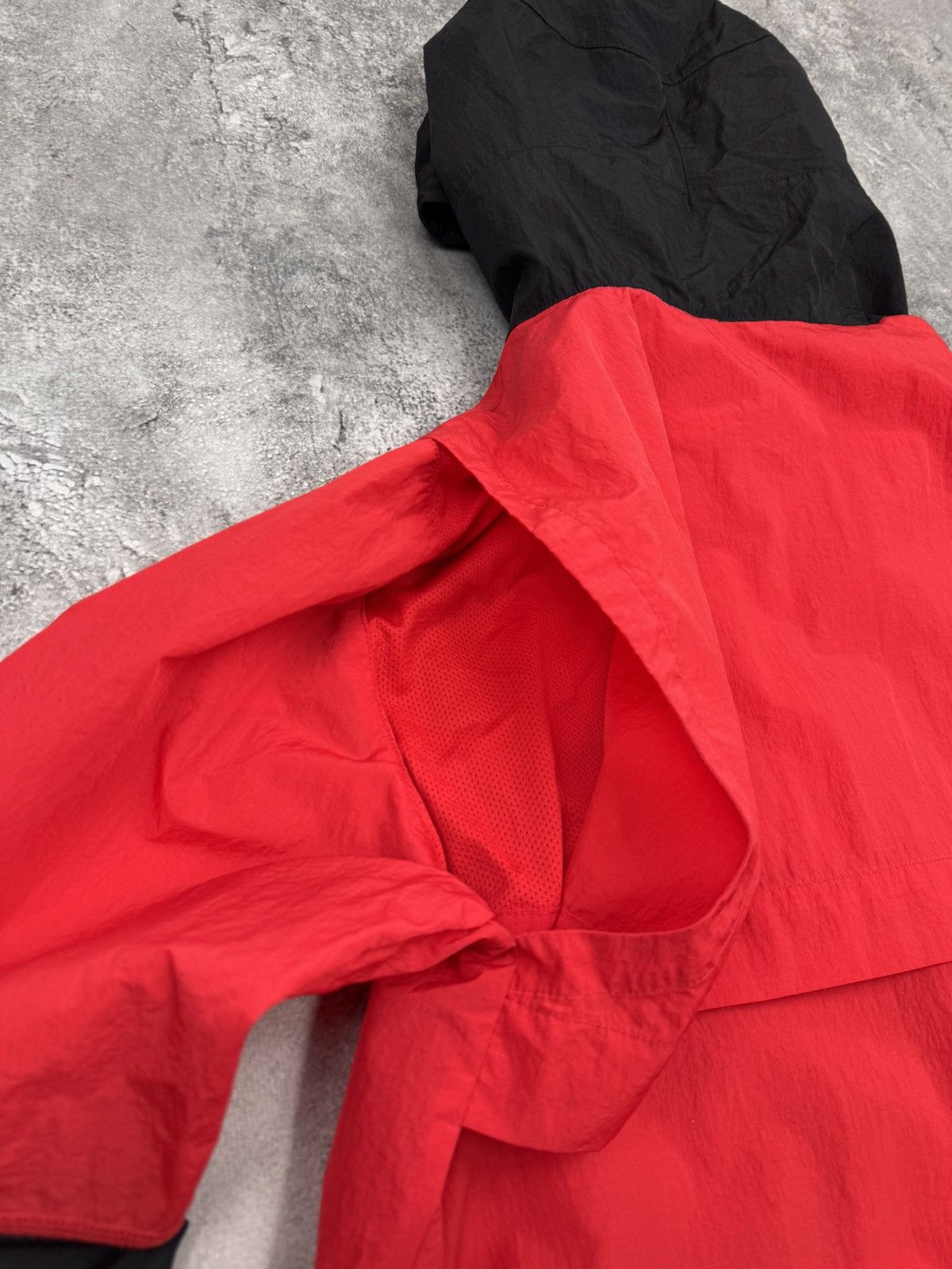 Nike Nike Men Nylon Hooded Windbreaker Red/Black Size L Size US L / EU 52-54 / 3 - 9 Thumbnail