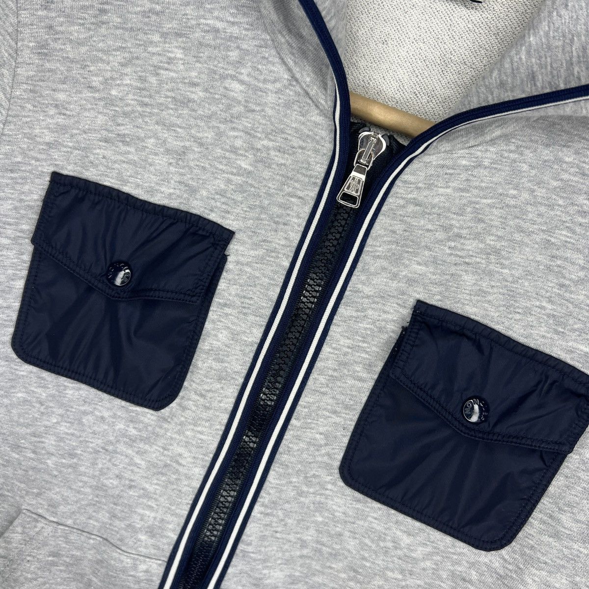 Designer × Moncler Moncler Nylon Pocket Zip Up Hoodie Grey Logo Sleeve Size XS / US 0-2 / IT 36-38 - 7 Thumbnail