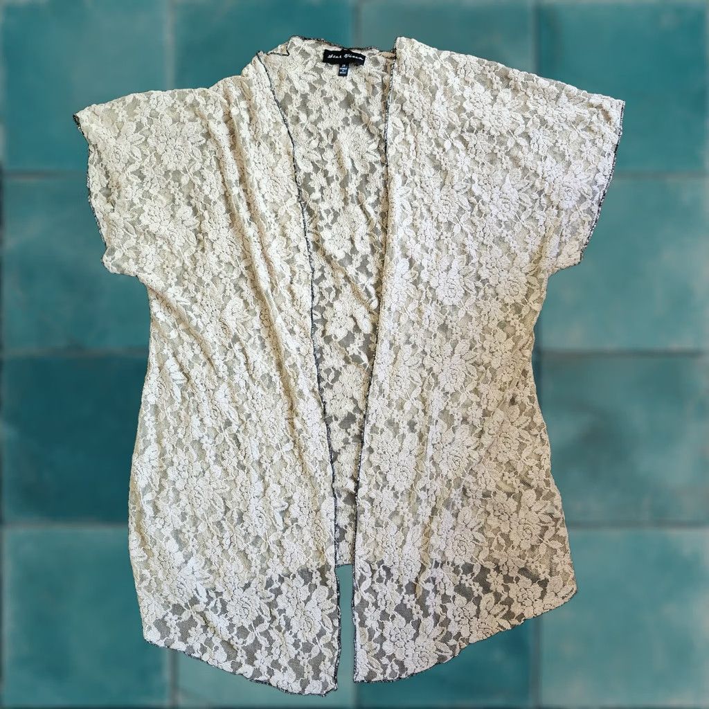 Vintage Star Vixen Cardigan Women's Beige Floral Lace Short Sleeve Size 2X 2X Beige Flower Star Vixen Womens Cardigan Lace Size XXL / US 16-18 / IT 52-54 - 1 Thumbnail