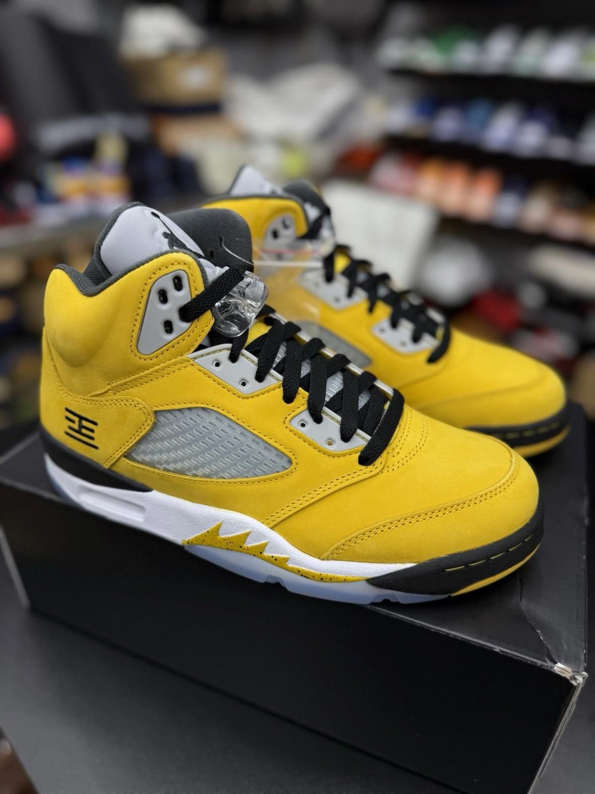 Jordan Brand Air Jordan 5 Retro Tokyo T23 (2025) IO3372-700 New (7.5) Size US 7.5 / EU 40-41 - 4 Thumbnail
