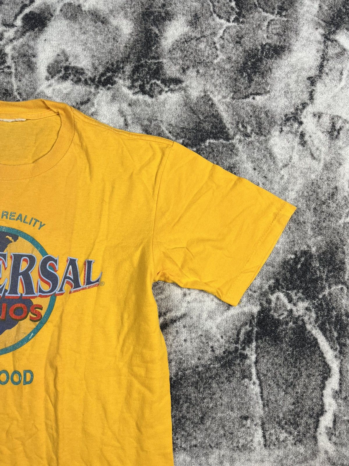 Universal Studios Universal Studios Hollywood Logo Tee Yellow Vintage Size US L / EU 52-54 / 3 - 3 Thumbnail