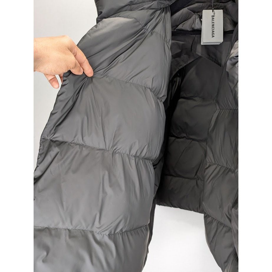 Balenciaga o1rshd1 Wrap Puffer Coated Light Nylon in Black Size US S / EU 44-46 / 1 - 7 Thumbnail