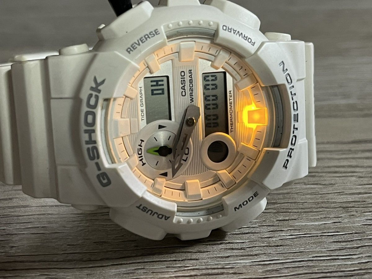 G Shock White G-Shock digital watch Size 44 - 12 Thumbnail