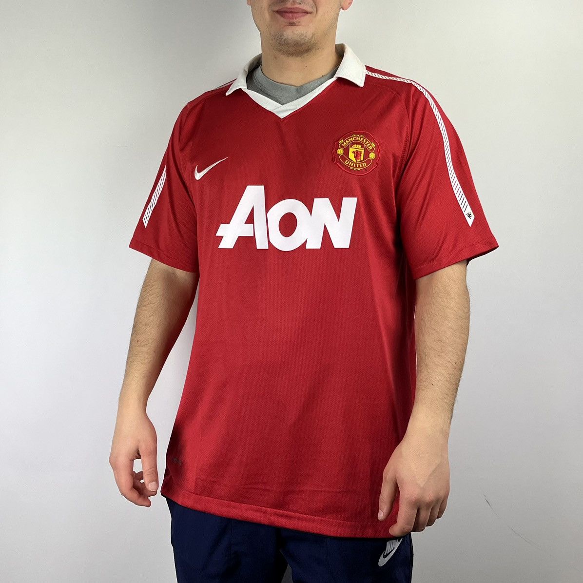 Nike NIKE MANCHESTER UNITED 2010 2011 HOME FOOTBALL SOCCER JERSEY Size US XL / EU 56 / 4 - 1 Thumbnail