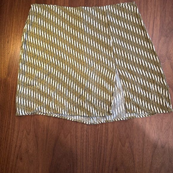 Reformation Reformation Green and White Patterned Mini Skirt Size 31" - 1 Thumbnail