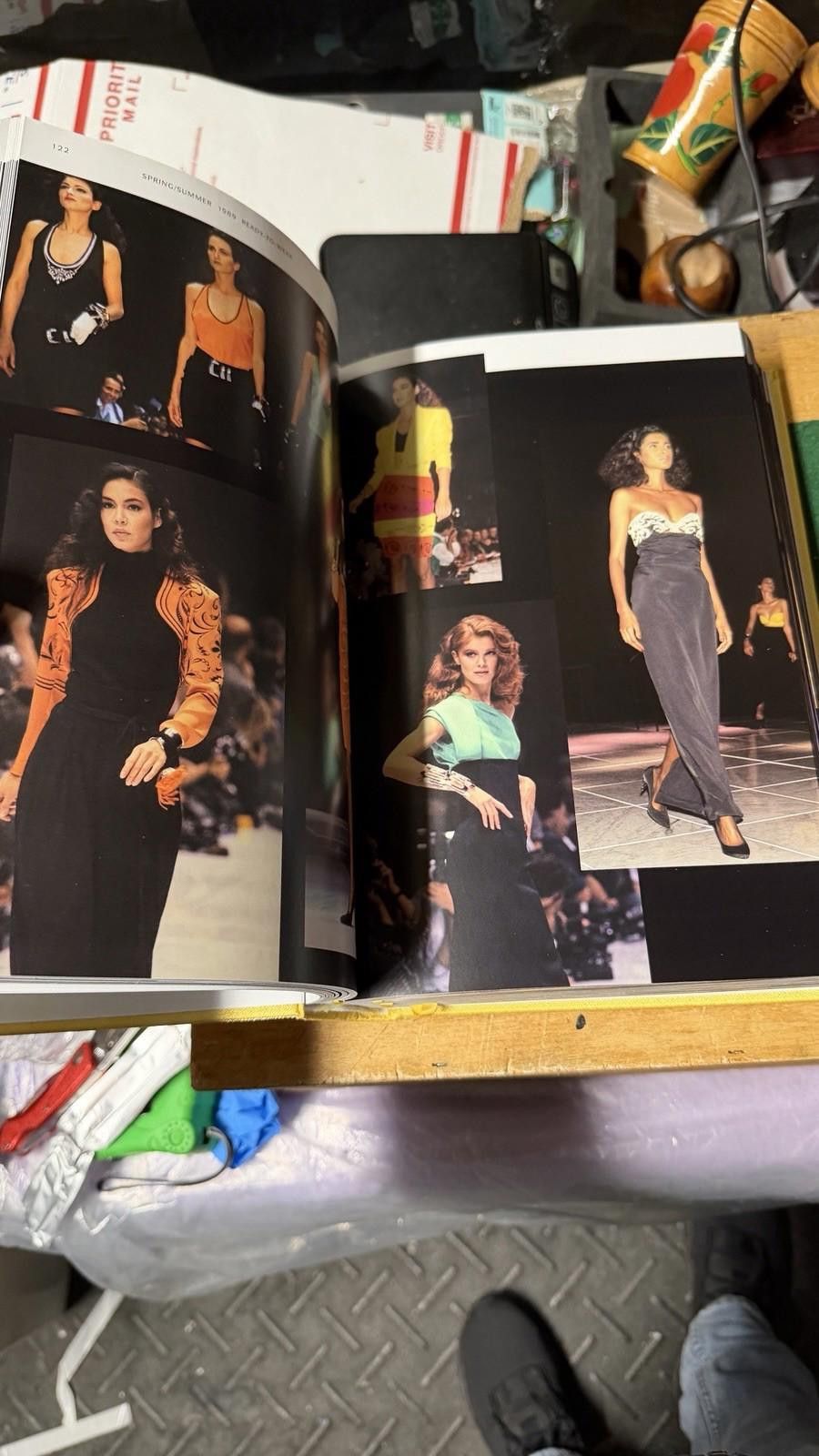 Other Versace Catwalk Hardcover Fashion Book Yale University Press Size ONE SIZE - 11 Thumbnail