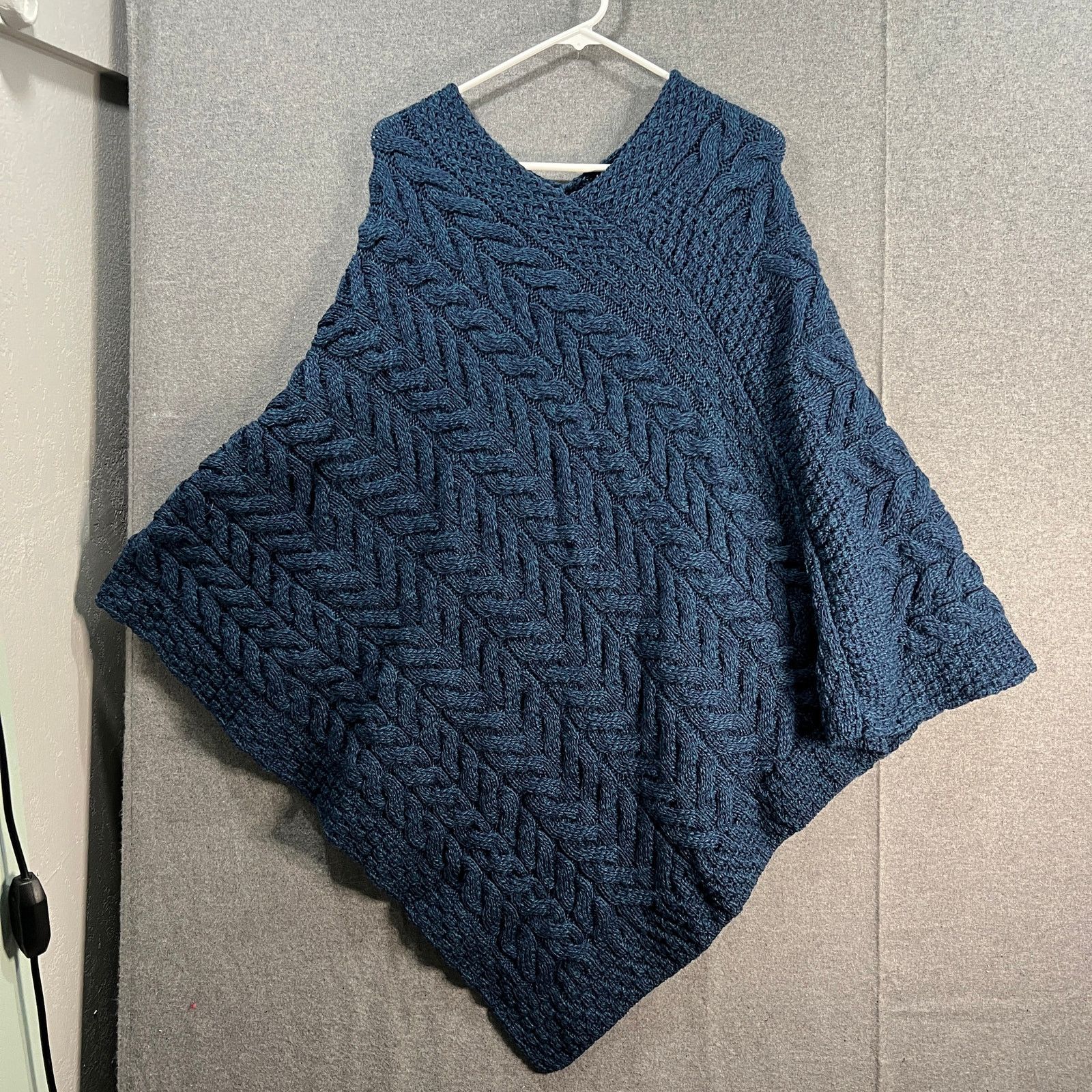 Aran Crafts Kiironan Merino Wool V-Neck Poncho Atlantic, XL/XXL Size XL / US 12-14 / IT 48-50 - 2 Thumbnail
