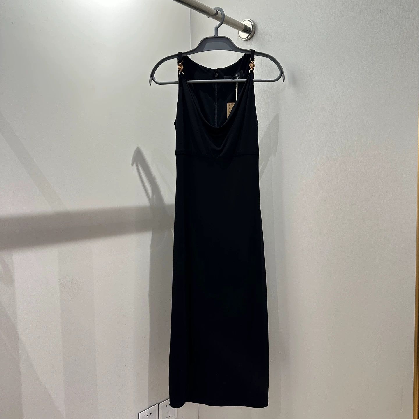 Versace Versace apr506 Sleeveless Logo Gold Buckle Dress 36 Size XS / US 0-2 / IT 36-38 - 1 Thumbnail