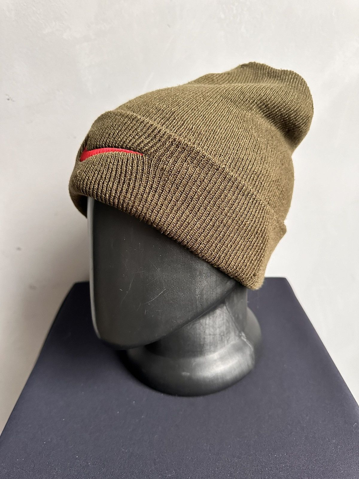 Nike Wow 😻 White Beanie Nike Y2K Streetwear Outdoor Arcteryx Size ONE SIZE - 2 Thumbnail