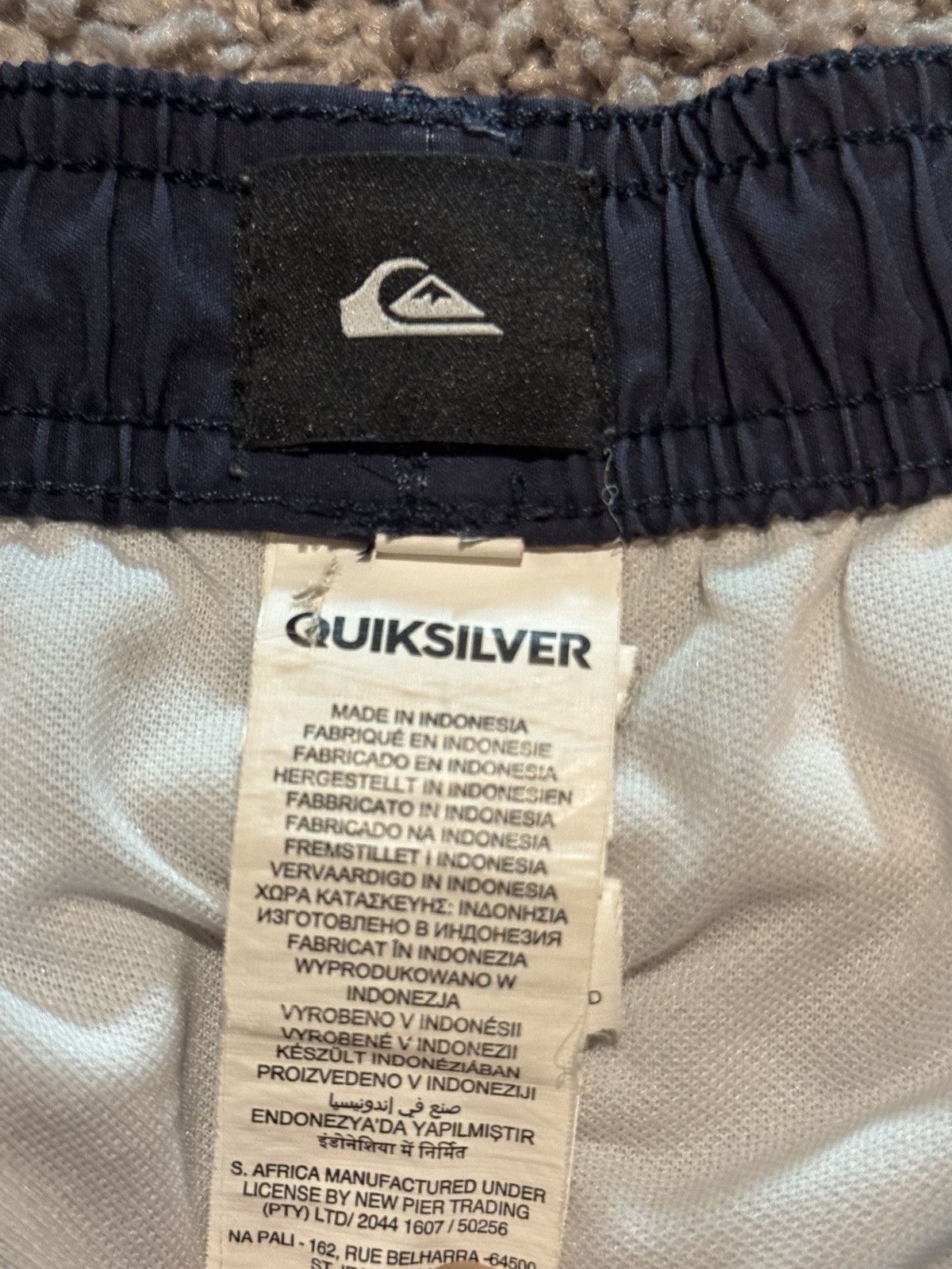 Quiksilver Nice pair of Quiksilver shorts surfing shorts Size US 34 / EU 50 - 5 Thumbnail