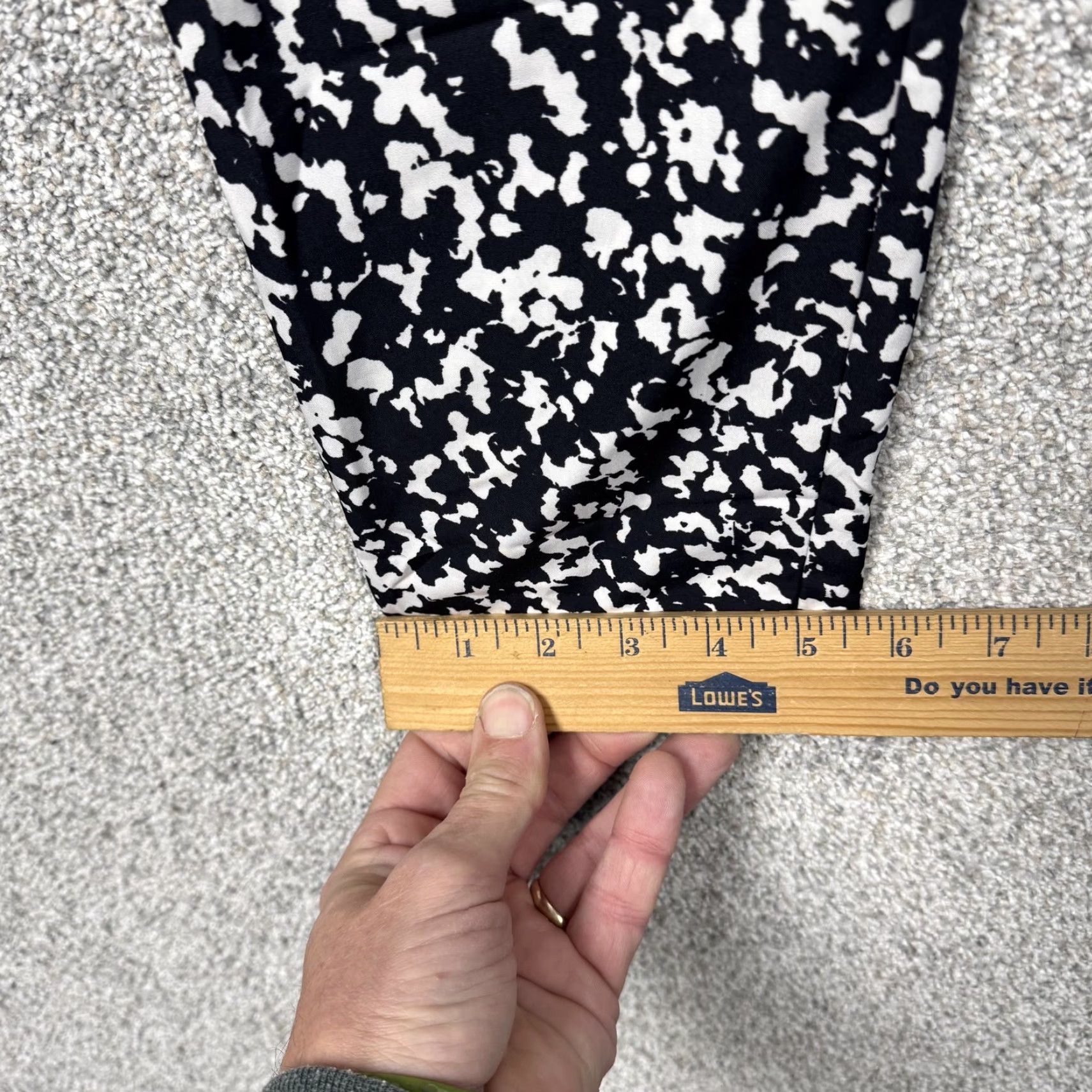 Mango MNG by Mango Pants Womens Size 4 Tapered Elastic Waist Pockets Black Casual Office Chic Abstract Dress Pants Womens Size 27" / US 4 / IT 40 - 5 Thumbnail