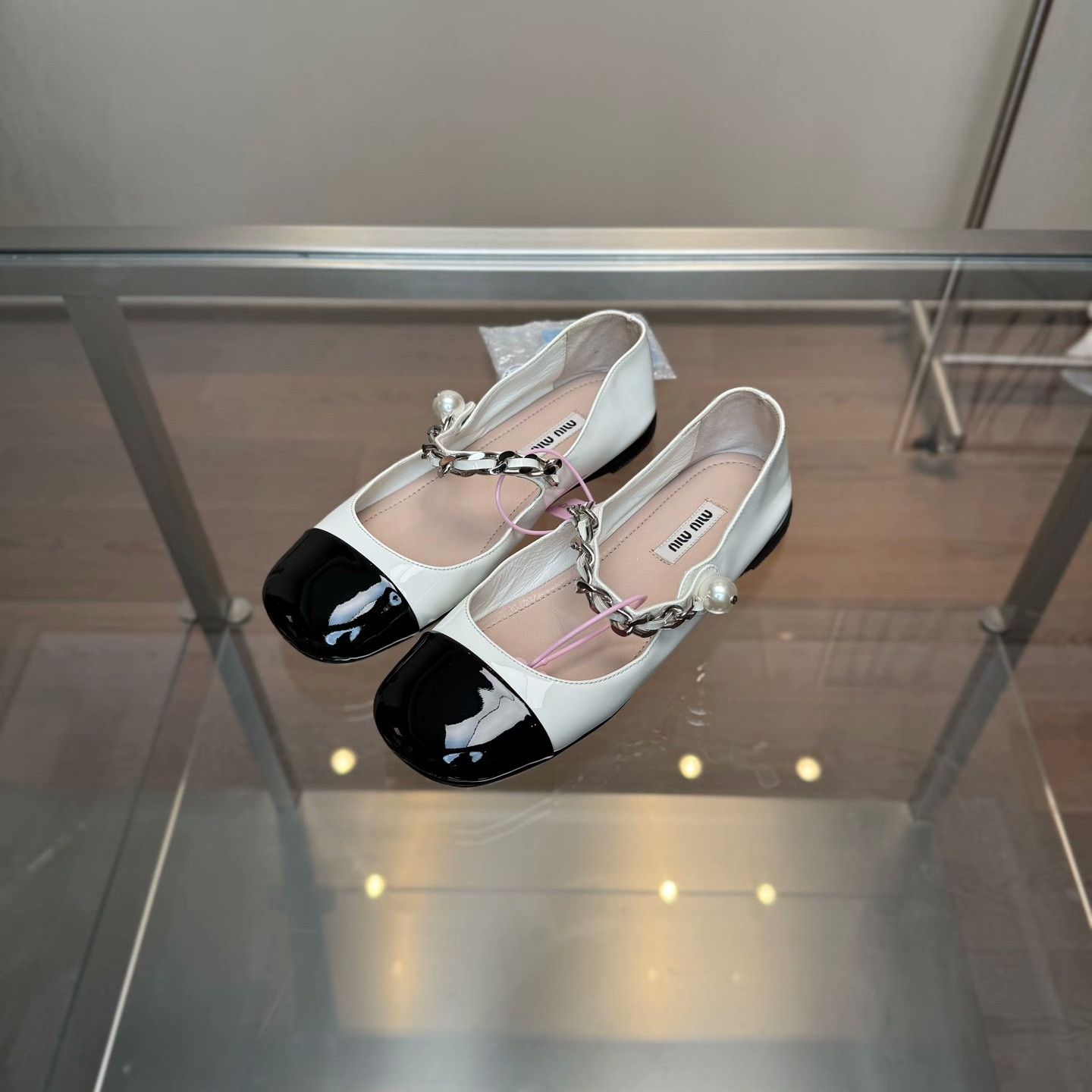 Miu Miu Miu Miu Patent Lowtop Sneakers 35 Women Size US 5 / IT 35 - 1 Thumbnail