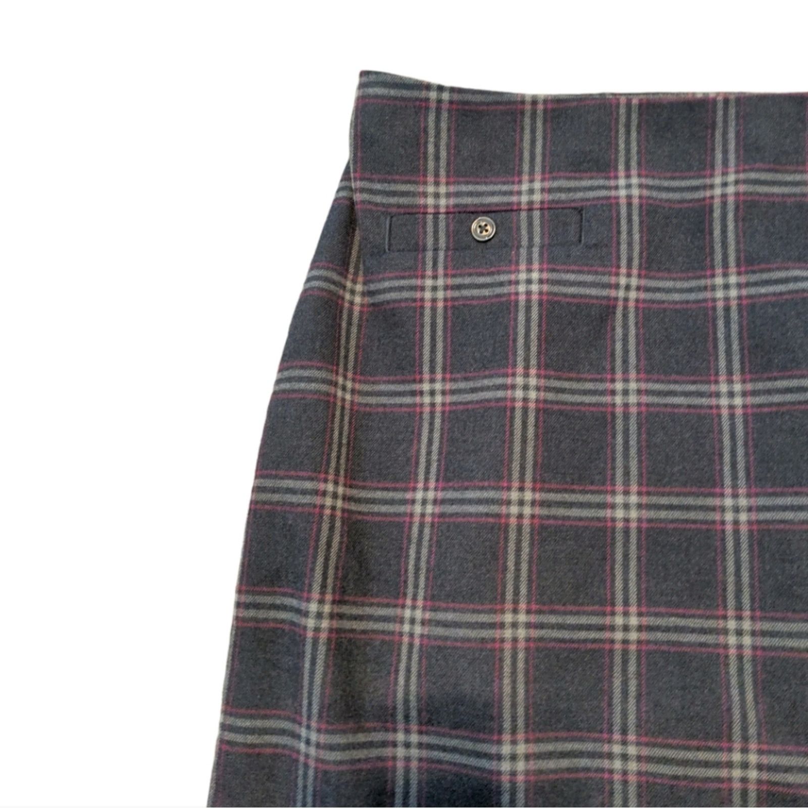 Banana Republic Preppy Banana Republic Gray Red Plaid Mini Skirt Size 2 Size 26" / US 2 / IT 38 - 2 Thumbnail
