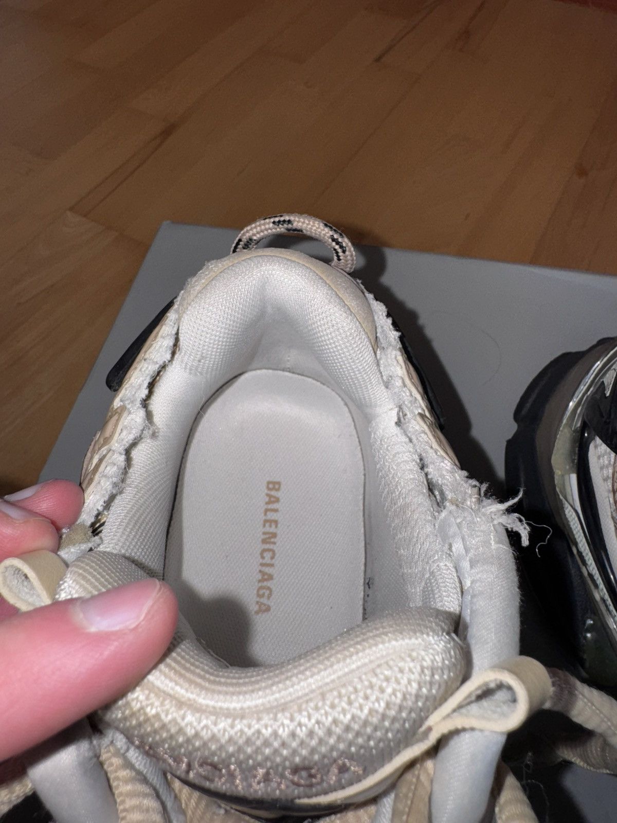 Balenciaga Balenciaga Runner Beige Size US 8 / EU 41 - 14 Thumbnail