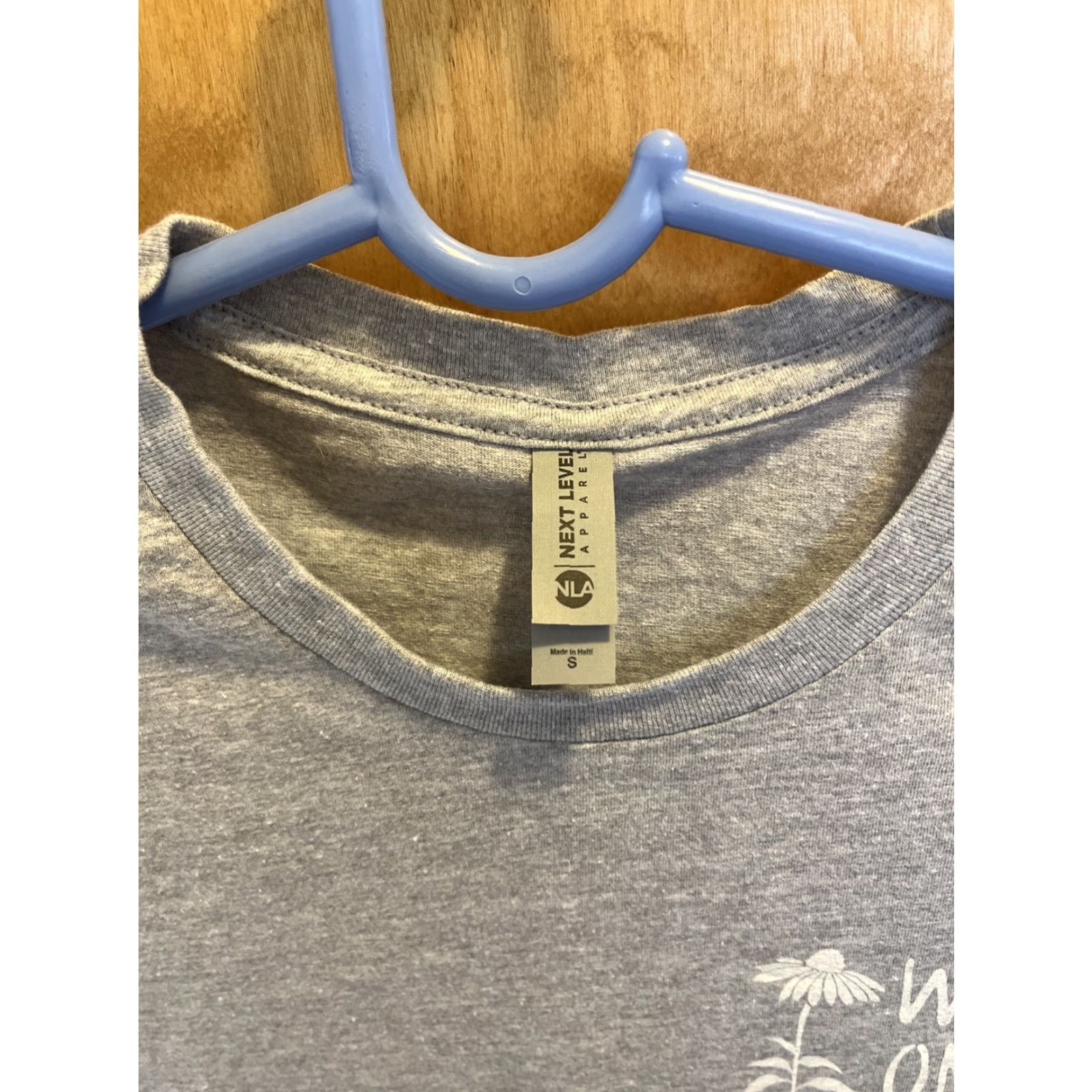 Next Level Next Level Women's Gray T-Shirt Small Crew Neck Short Sleeve Wild Flowers Casual Lightweight Size S / US 4 / IT 40 - 3 Thumbnail
