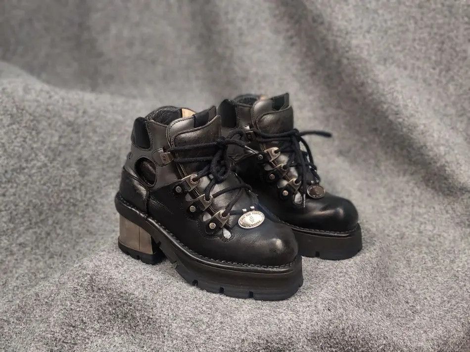 New Rock Black Leather metallic heel with hole lace Boots
