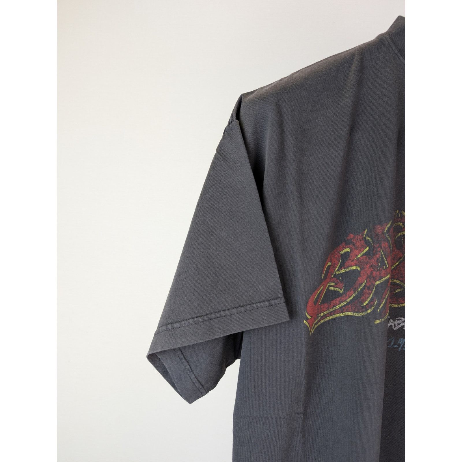 Balenciaga o1rshd1 Offshore Oversized Vintage Jersey T-Shirt in Black Size US M / EU 48-50 / 2 - 6 Thumbnail
