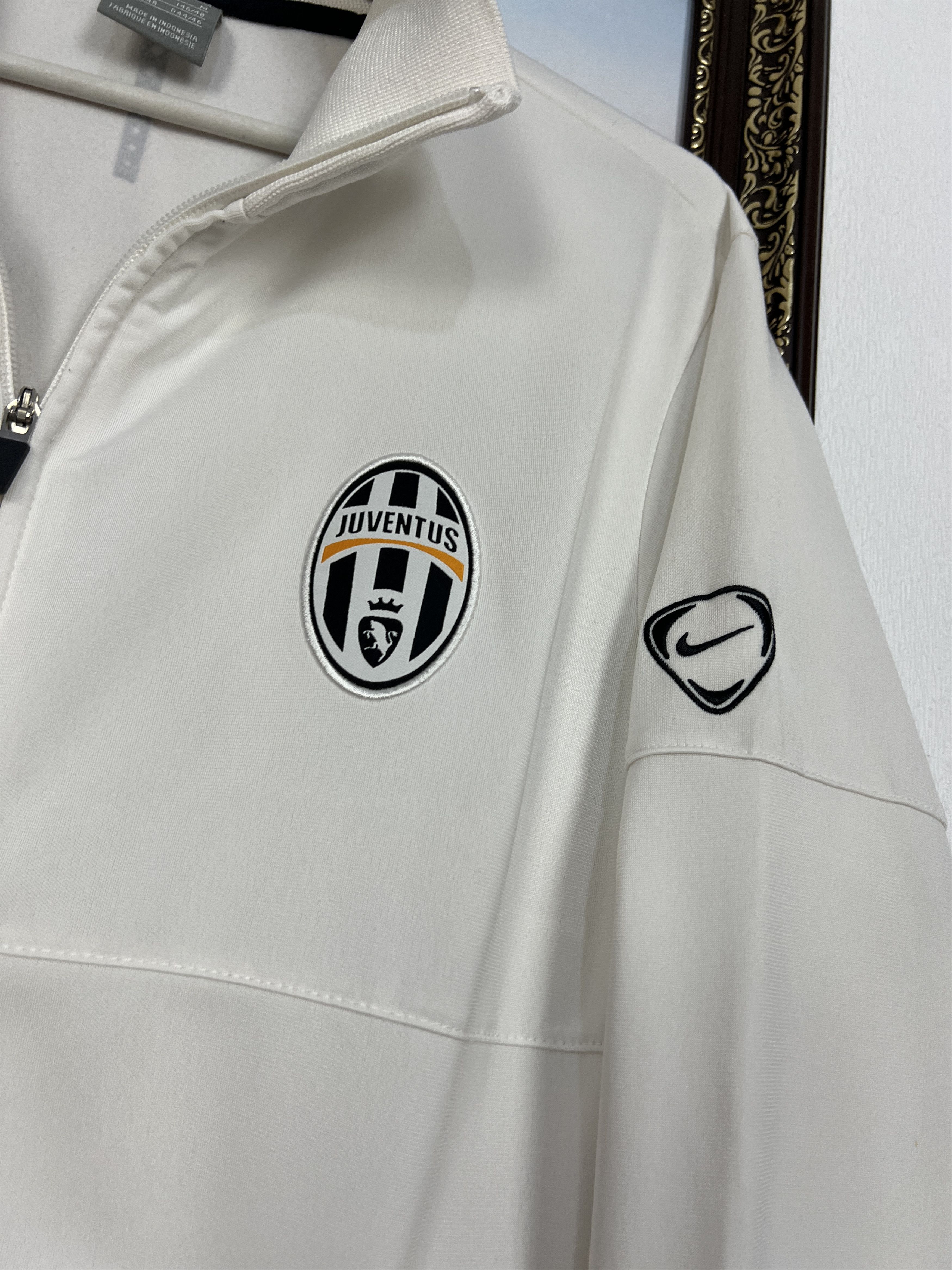 Nike Vintage Nike Juventus Football White Jacket Soccer Size US M / EU 48-50 / 2 - 3 Thumbnail