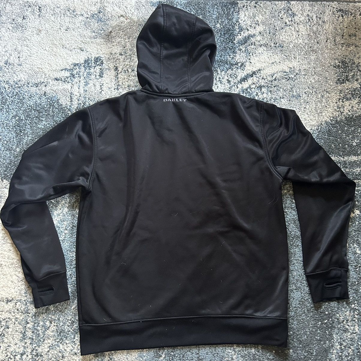 Oakley LATE 2000’s BASiC BLACK ON BLACK POLYESTER FLEECE HOODiE Size US M / EU 48-50 / 2 - 15 Thumbnail