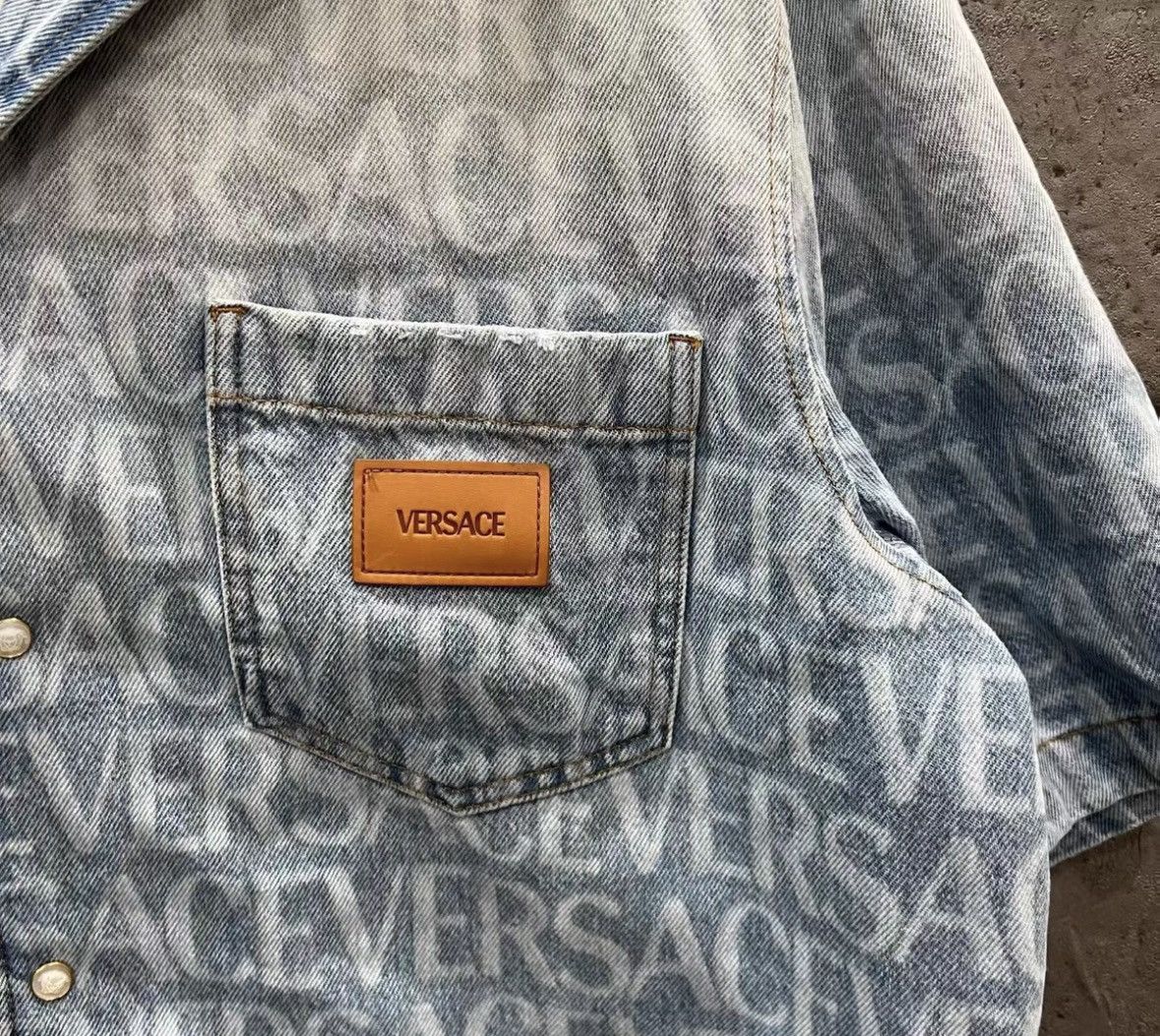 Versace Versace Printed denim shirt Size US L / EU 52-54 / 3 - 4 Thumbnail