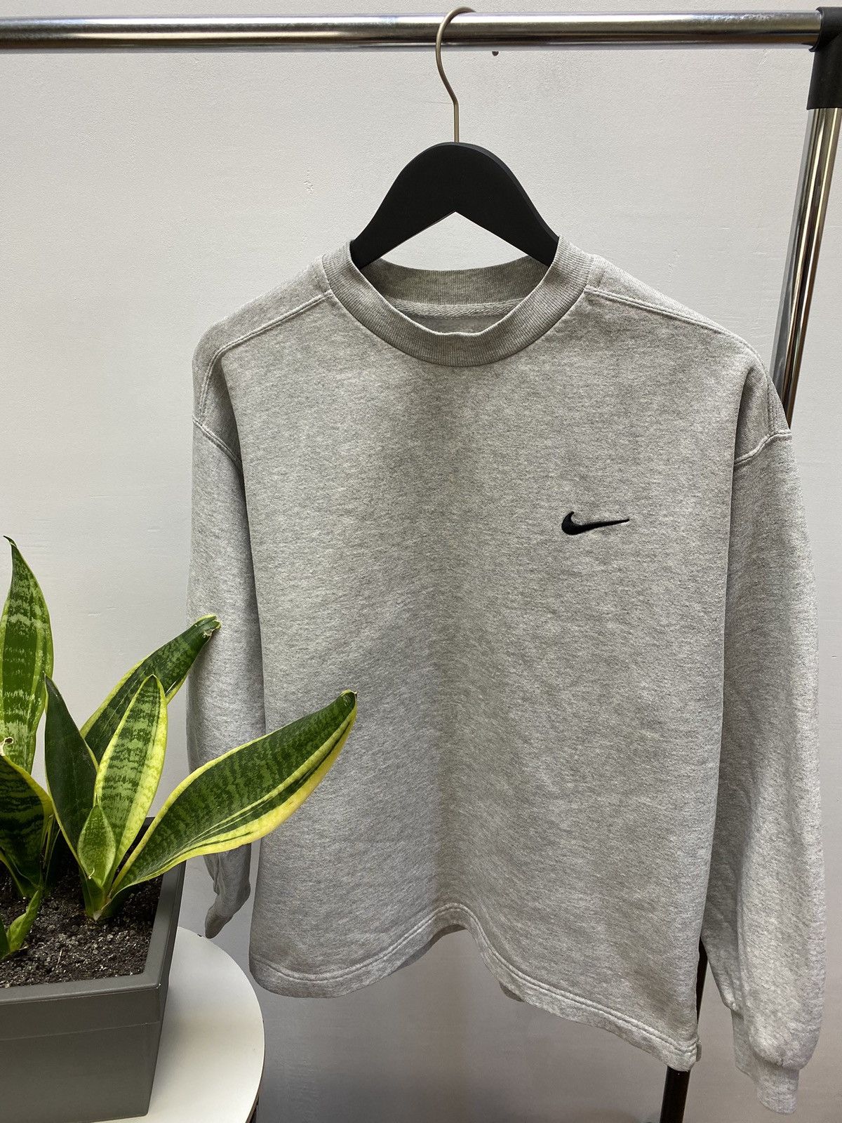 Nike × Vintage Vintage 90s Nike Swoosh Sweatshirt Classic Logo Men’s Grey M Size US M / EU 48-50 / 2 - 4 Thumbnail