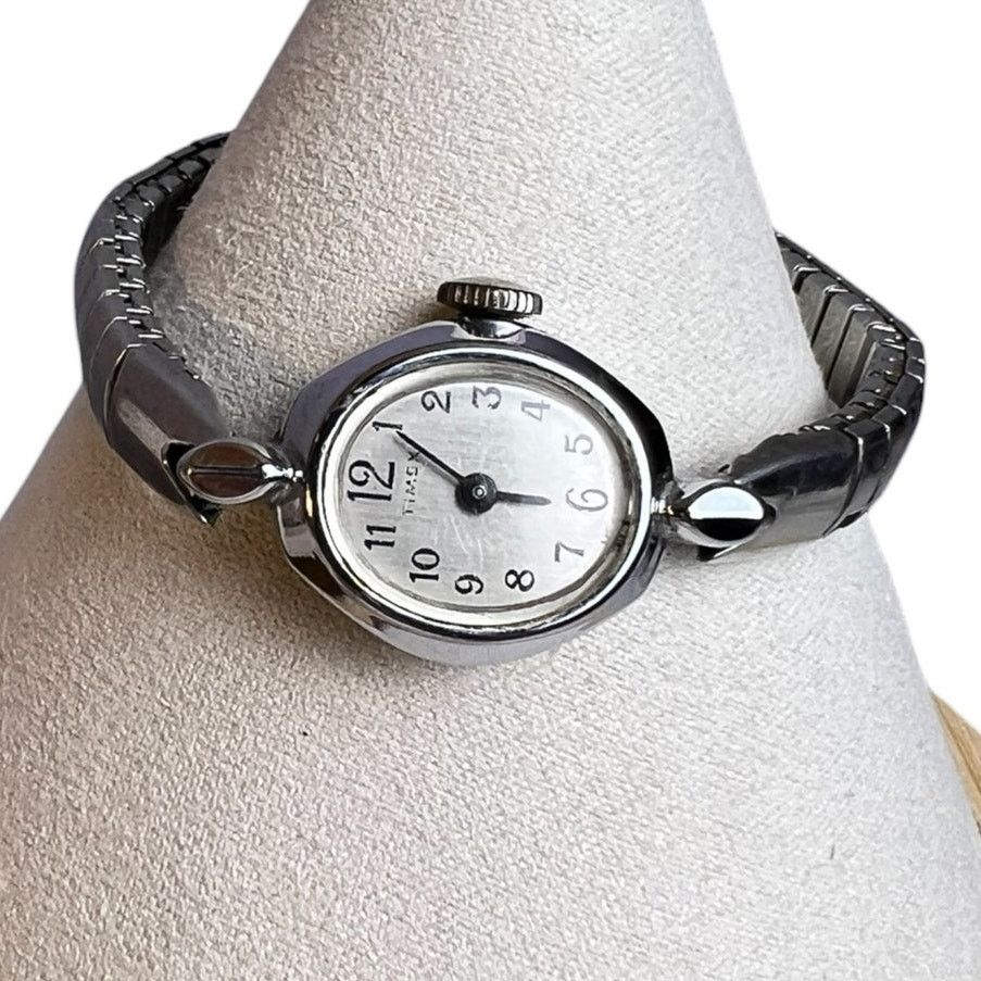 Vintage Timex Ladies Silver Tone Expansion Watch display picture 1