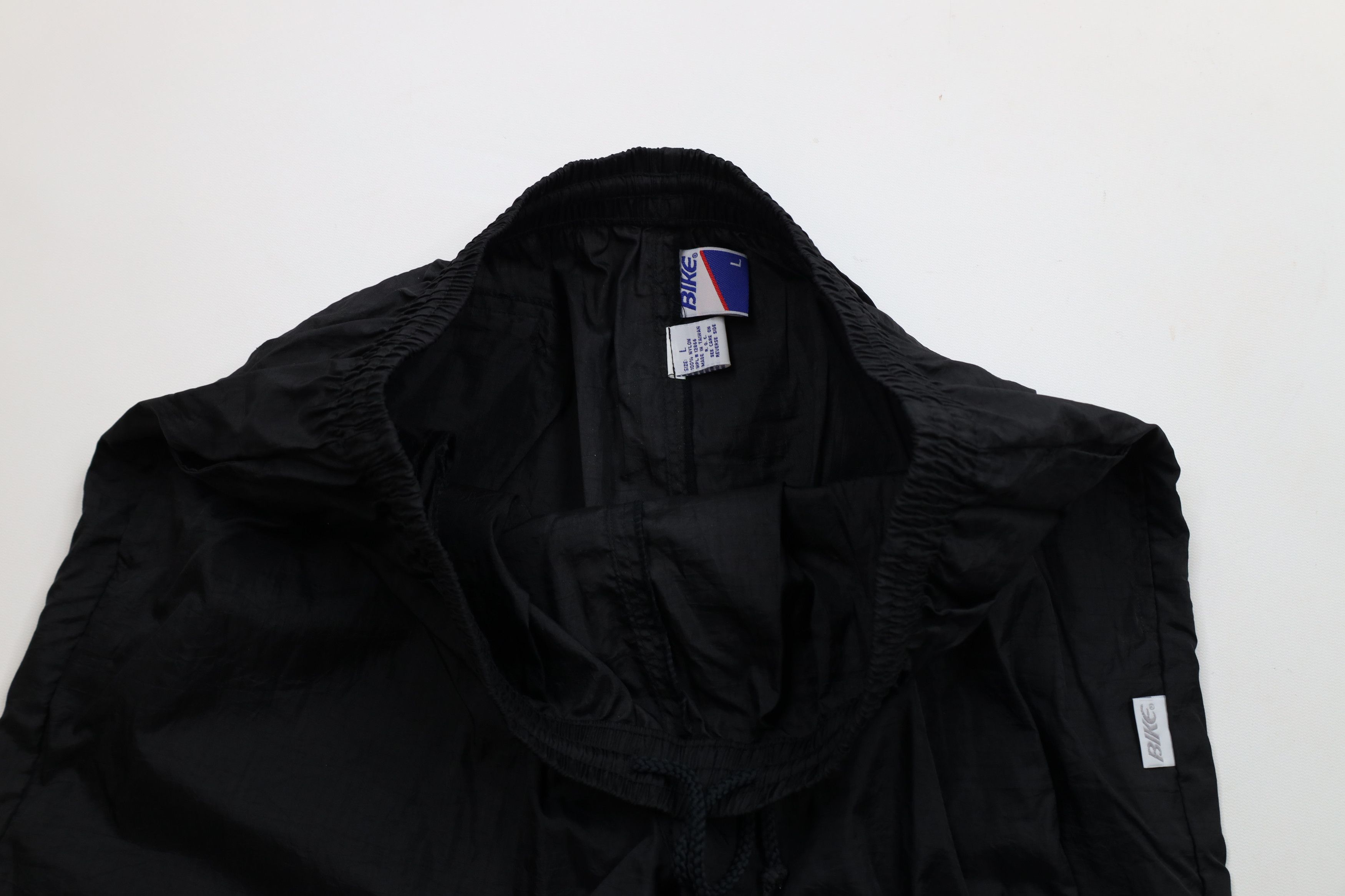 Vintage Vintage 90s Streetwear Nylon Windbreaker Joggers Pants Black Size US 36 / EU 52 - 8 Thumbnail