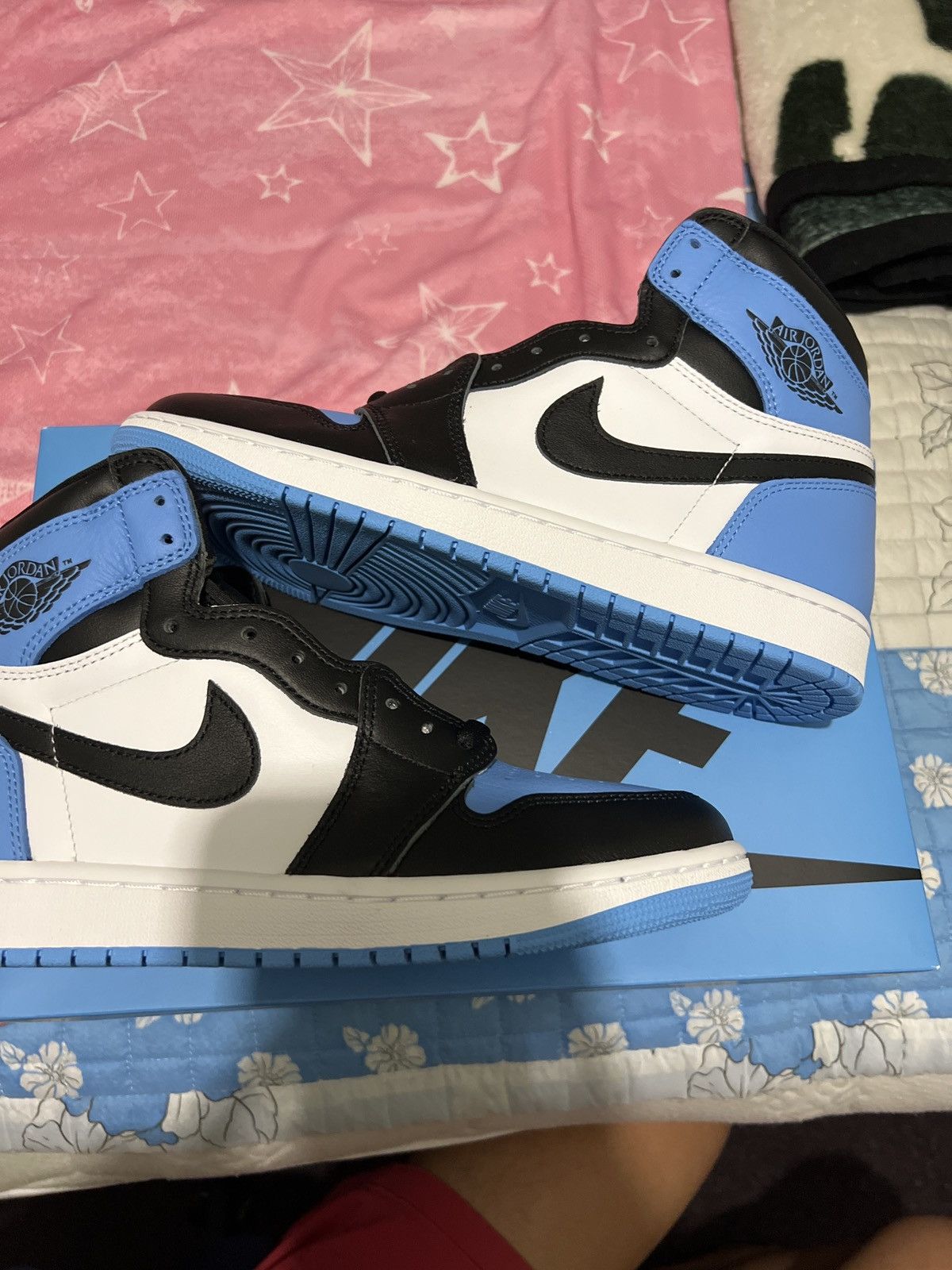 jordan 1s blue and white