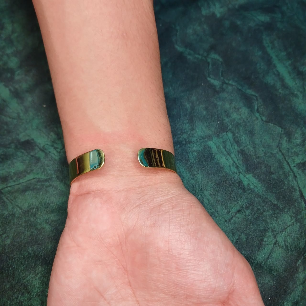 Handmade Egyptian Heritage Gold Plated Red Horus Bird bracelet Size ONE SIZE - 2 Thumbnail