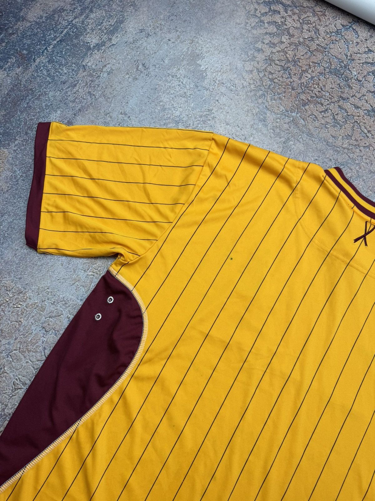 Nike Bradford City Home 2010s Football Shirt Soccer Jersey size L Size US L / EU 52-54 / 3 - 12 Thumbnail