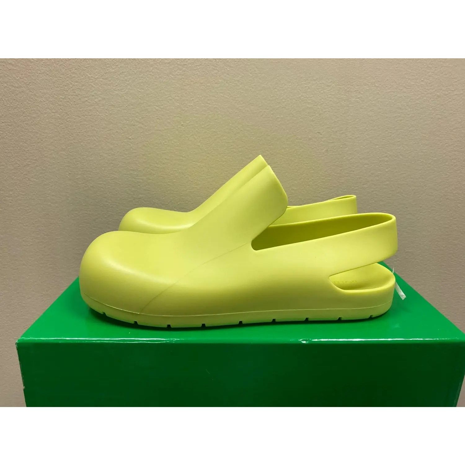 Bottega Veneta Puddle Sandal Shoes in Matt Rubber in Seagrass Size US 8 / EU 41 - 1 Thumbnail