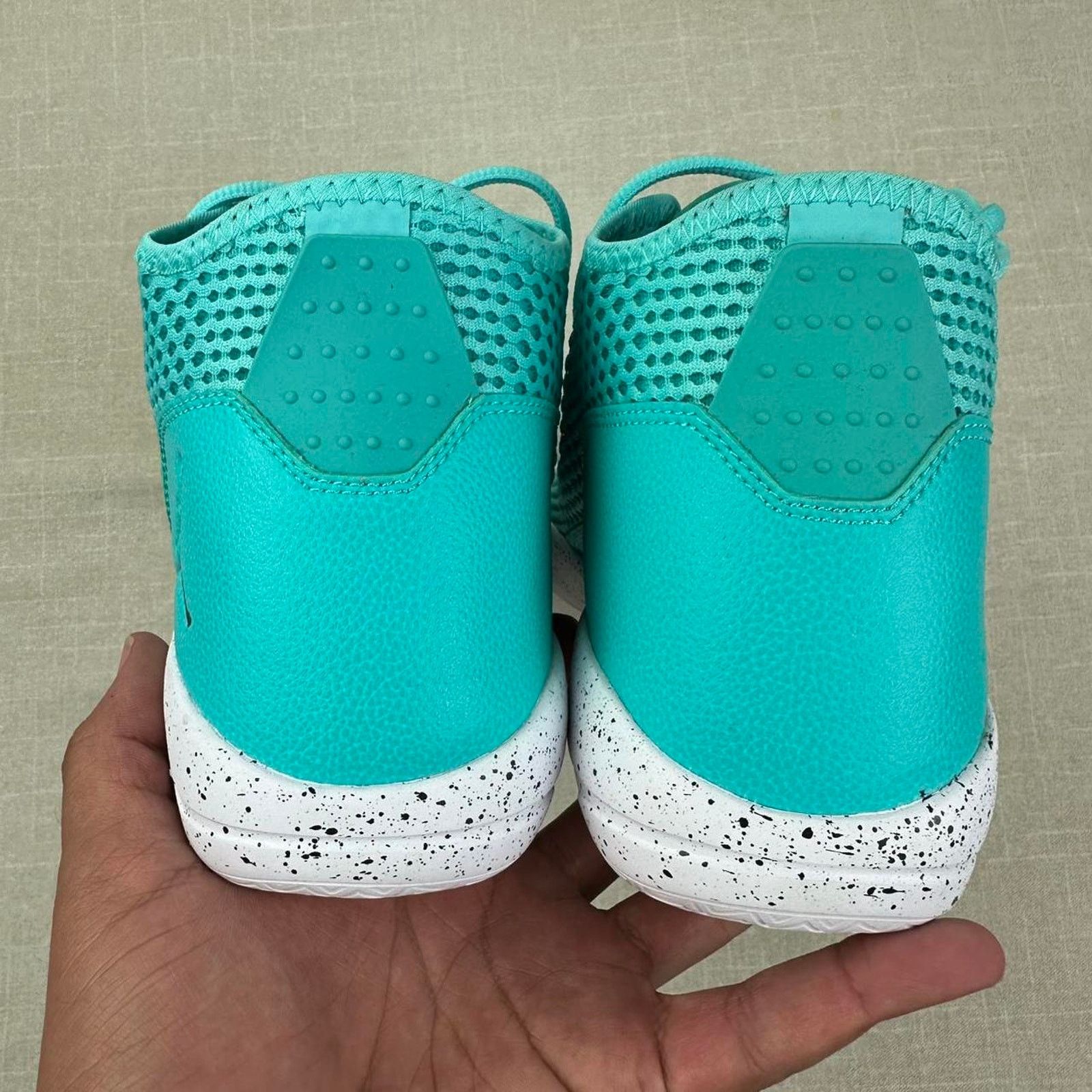 🐬 2016 Jordan Reveal Hyper Turquoise 9.5M