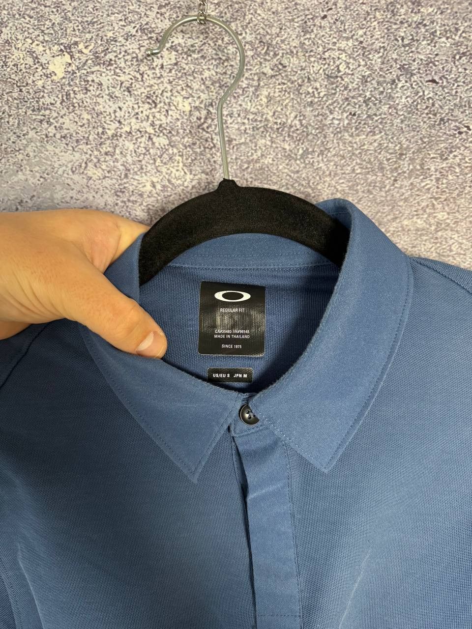 Oakley × Vintage Vintage Oakley Blue Center Logo Polos Streetwear Small Size US S / EU 44-46 / 1 - 9 Thumbnail