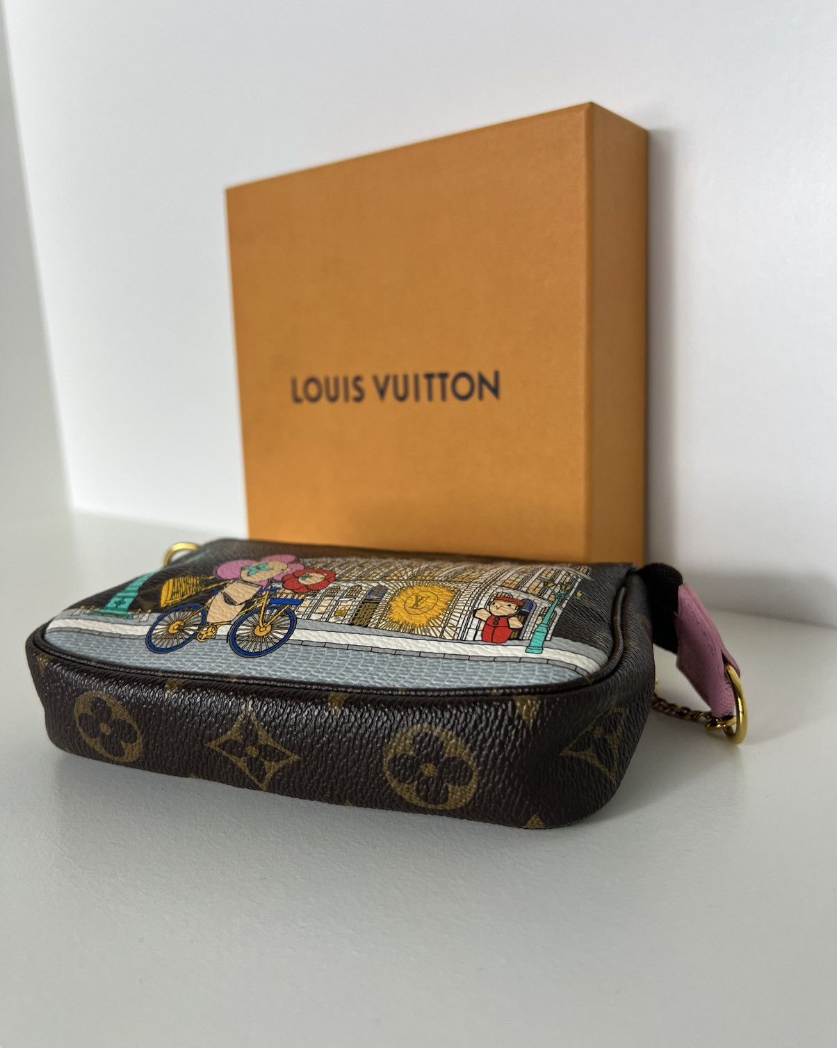 Louis Vuitton Louis Vuitton Vivienne Mini Monogram Pochette Size ONE SIZE - 6 Thumbnail