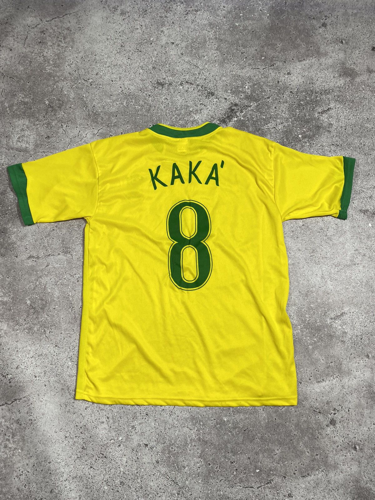 Vintage Vintage KAKA BRASIL #8 jersey Size US L / EU 52-54 / 3 - 1 Thumbnail