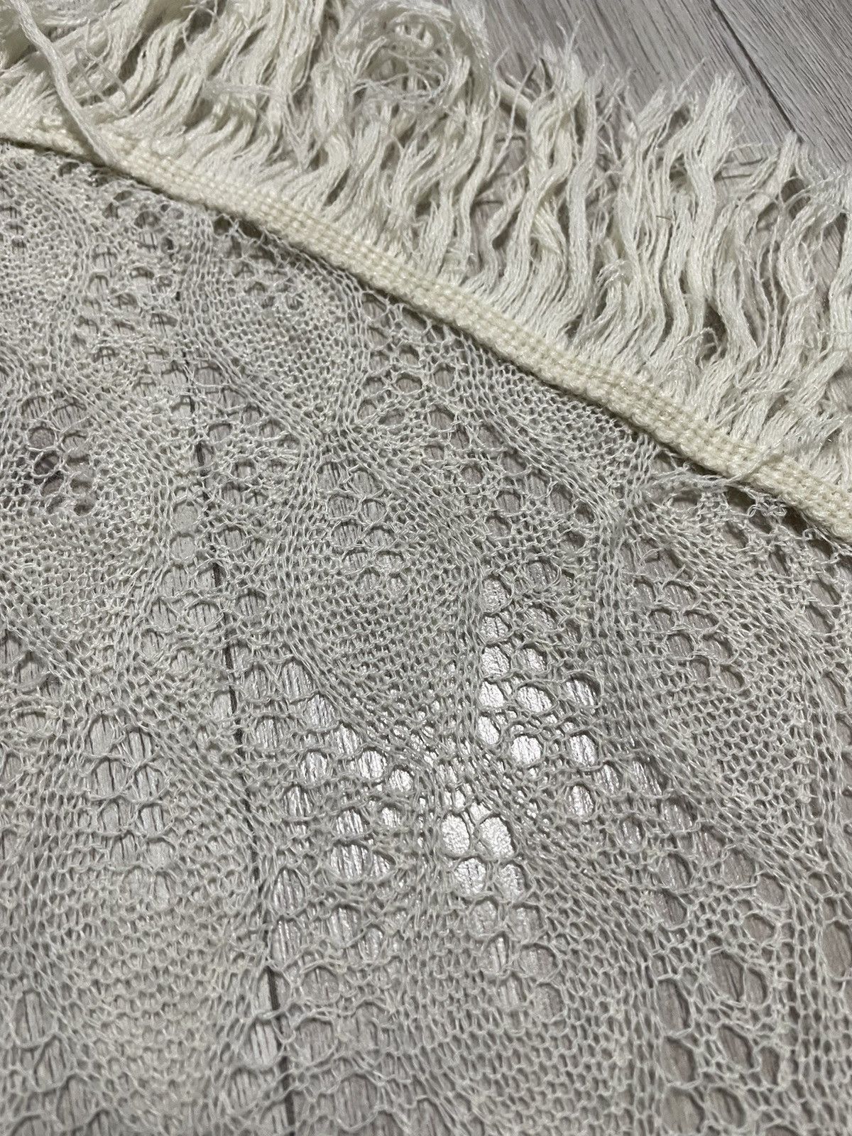 Japanese Brand Vintage Japanese Acrylic Knit Shawl with Fringe White Size ONE SIZE - 4 Thumbnail