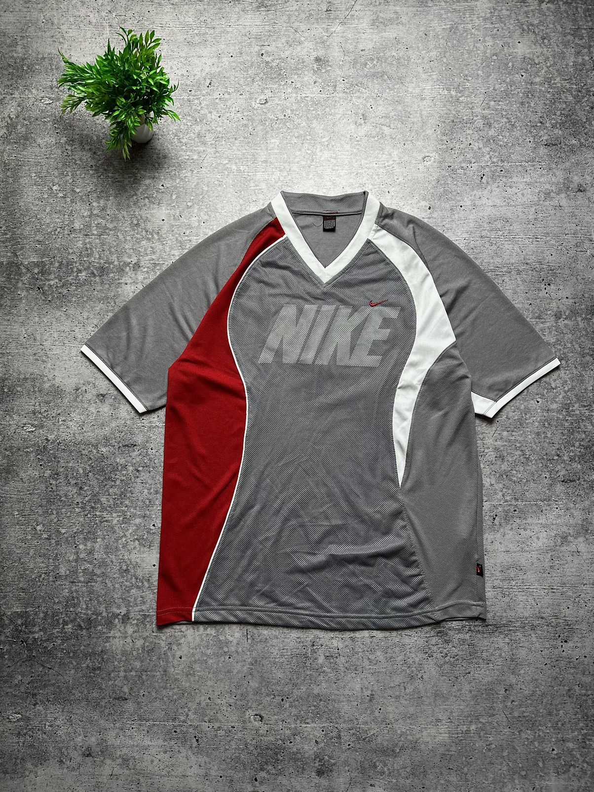 Nike Vintage 90s Nike USA Central Swoosh Logo Y2K T-Shirt Size US L / EU 52-54 / 3 - 1 Thumbnail