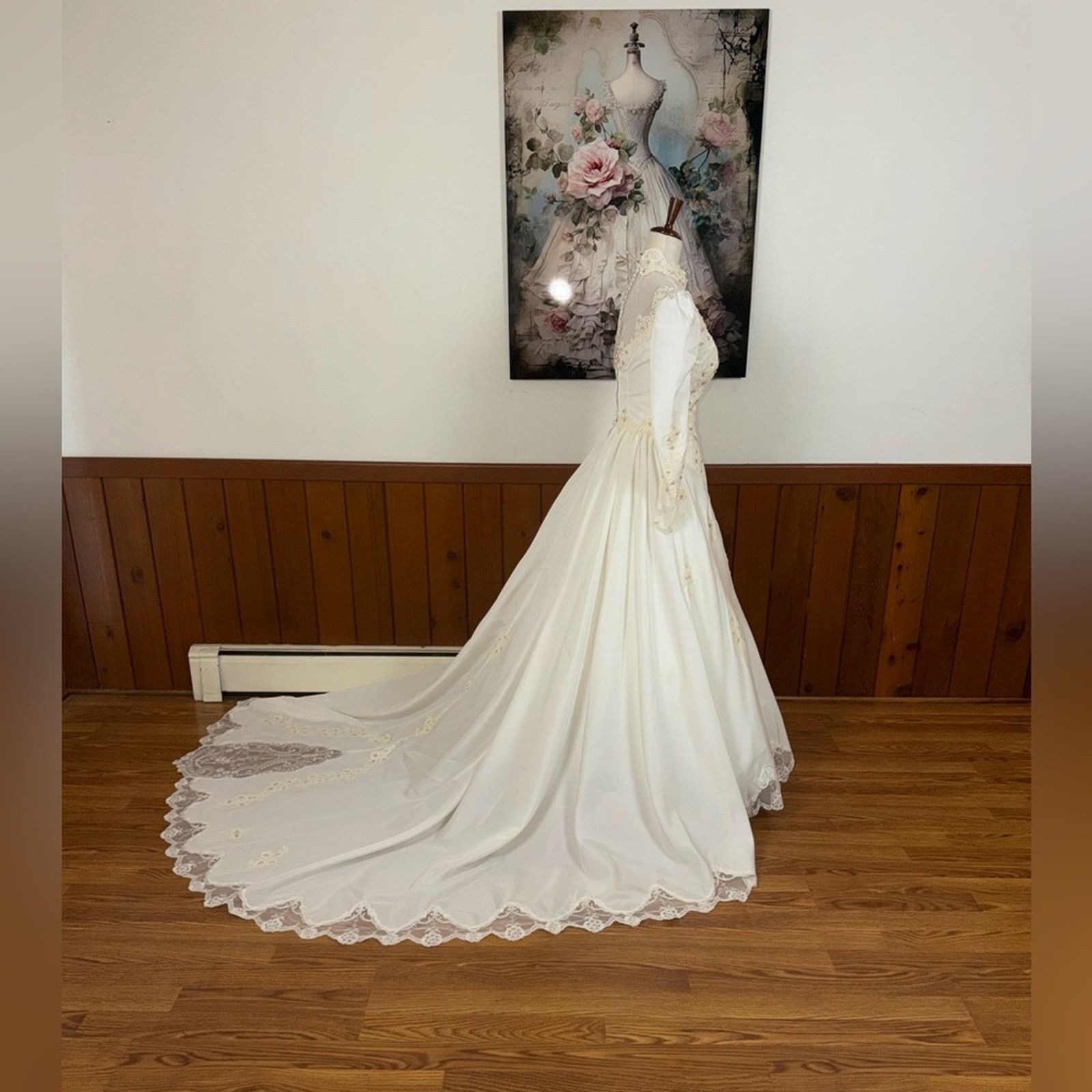Vintage Beautiful Vintage 1980 Ivory Beaded Long Sleeve Wedding Gown Size M / US 6-8 / IT 42-44 - 7 Thumbnail
