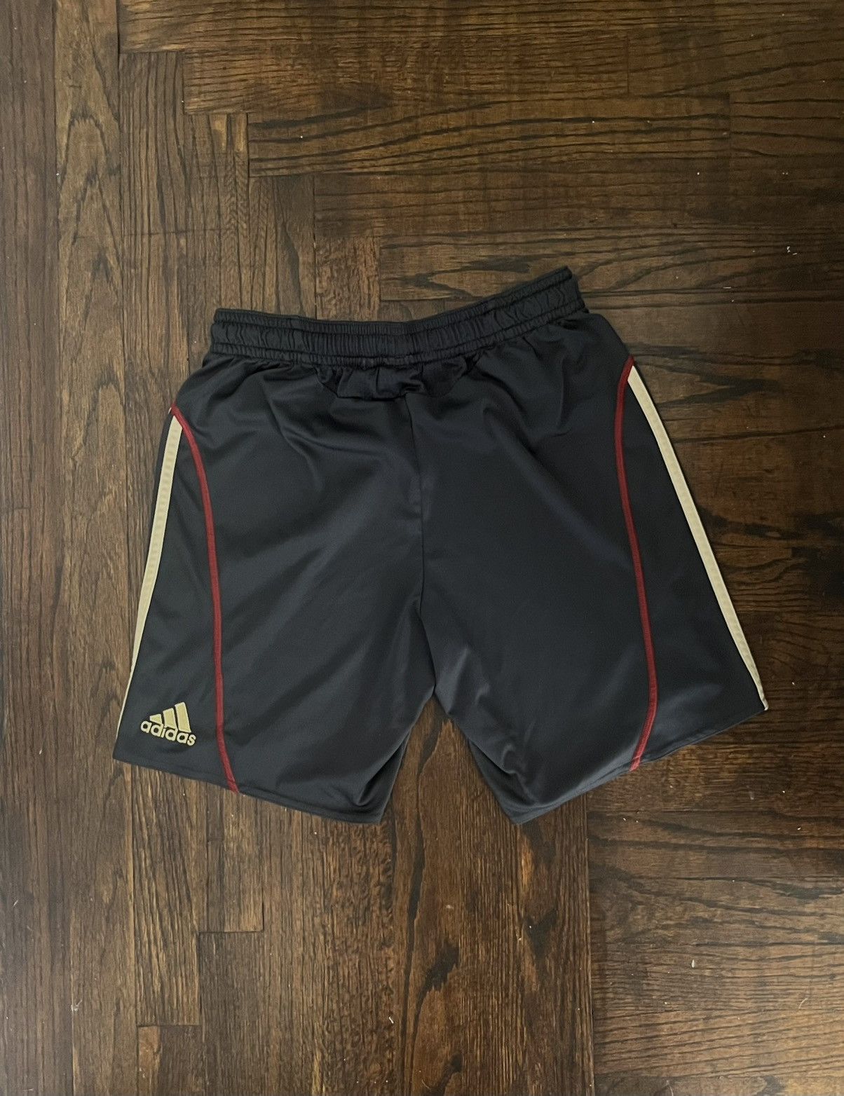 Adidas Liverpool Away Shorts 09/10 Size US 34 / EU 50 - 3 Thumbnail