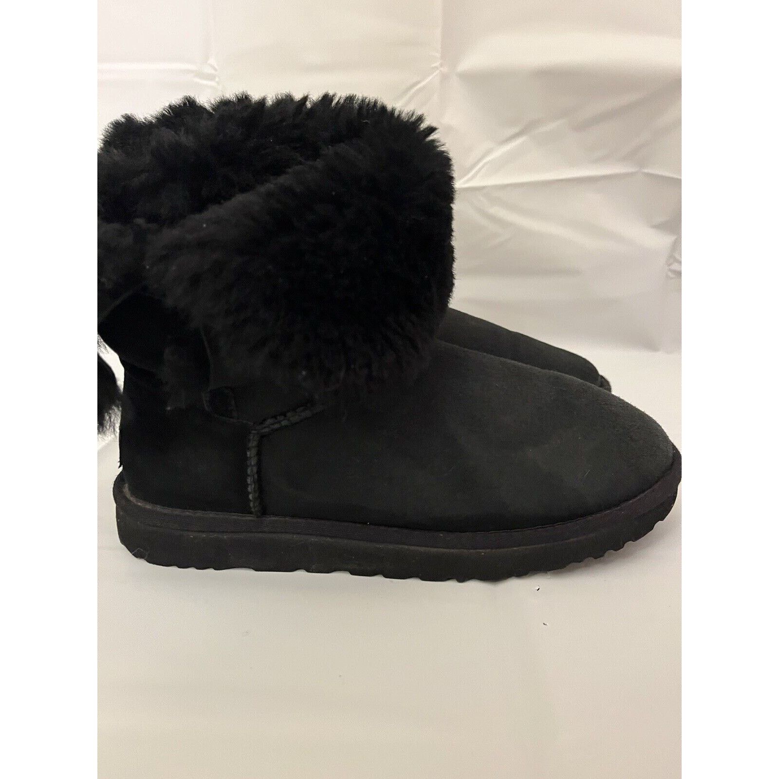 Ugg UGG Mini Bailey Button Black Sheepskin Women Size 8 Size US 8 / IT 38 - 1 Thumbnail