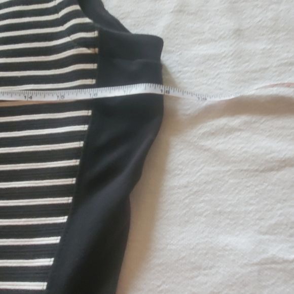Athleta Athleta Mala Sleeveless Black & White Backless Tank Sz. M Dr Size M / US 6-8 / IT 42-44 - 6 Thumbnail