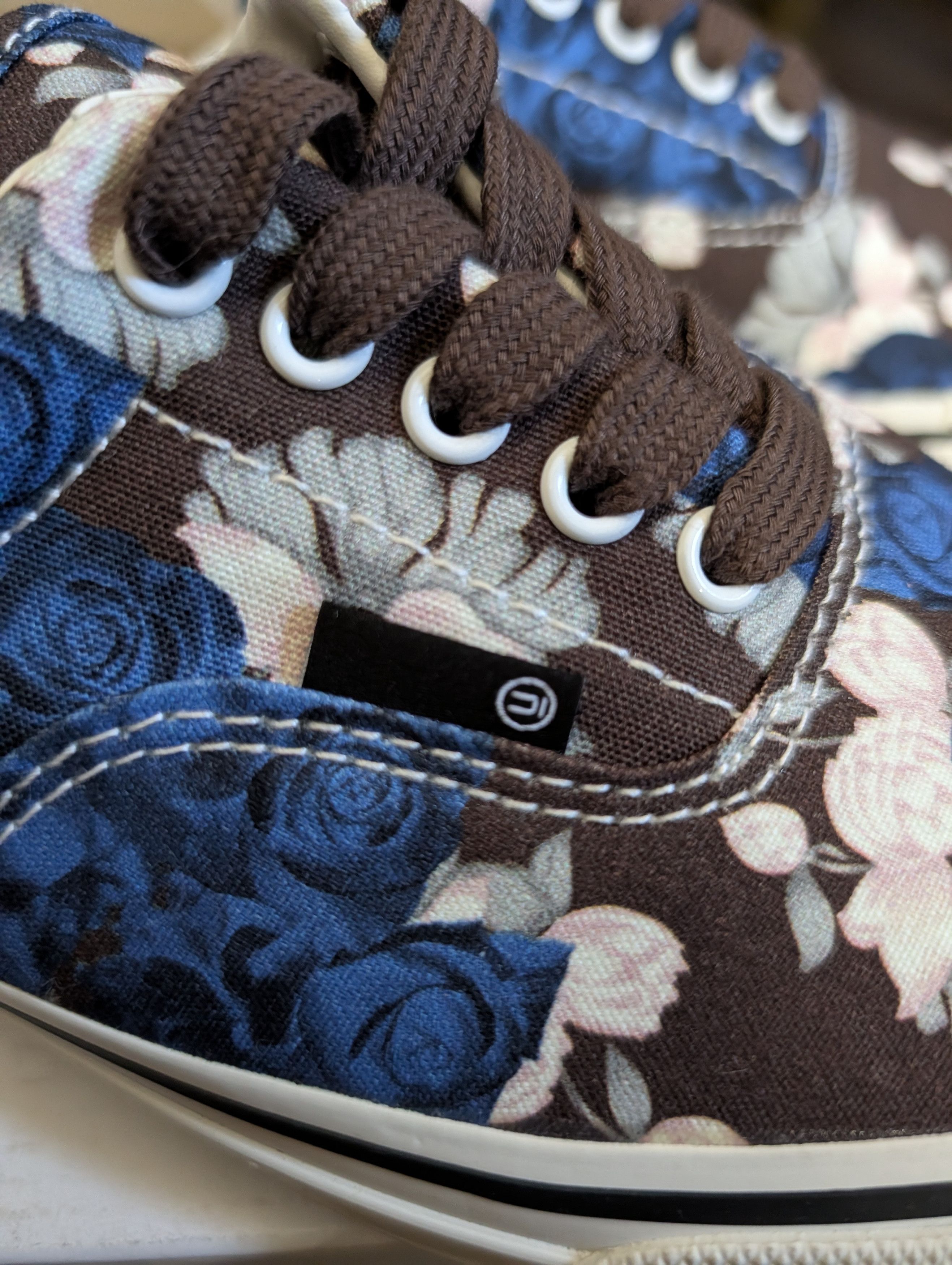Undercover NEW IN BOX Blue floral low top mainline sneakers sz L Size US 8.5 / EU 41-42 - 4 Thumbnail