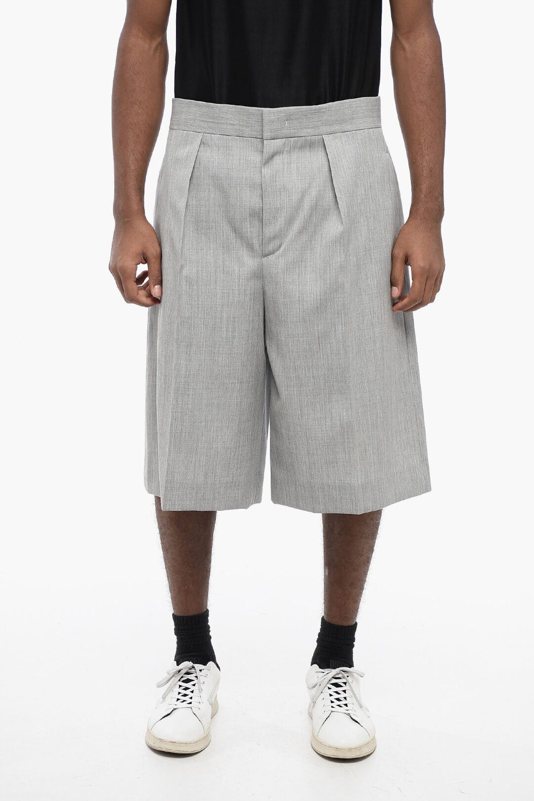 Wool 1-Pleat Shorts with Tailored Cut