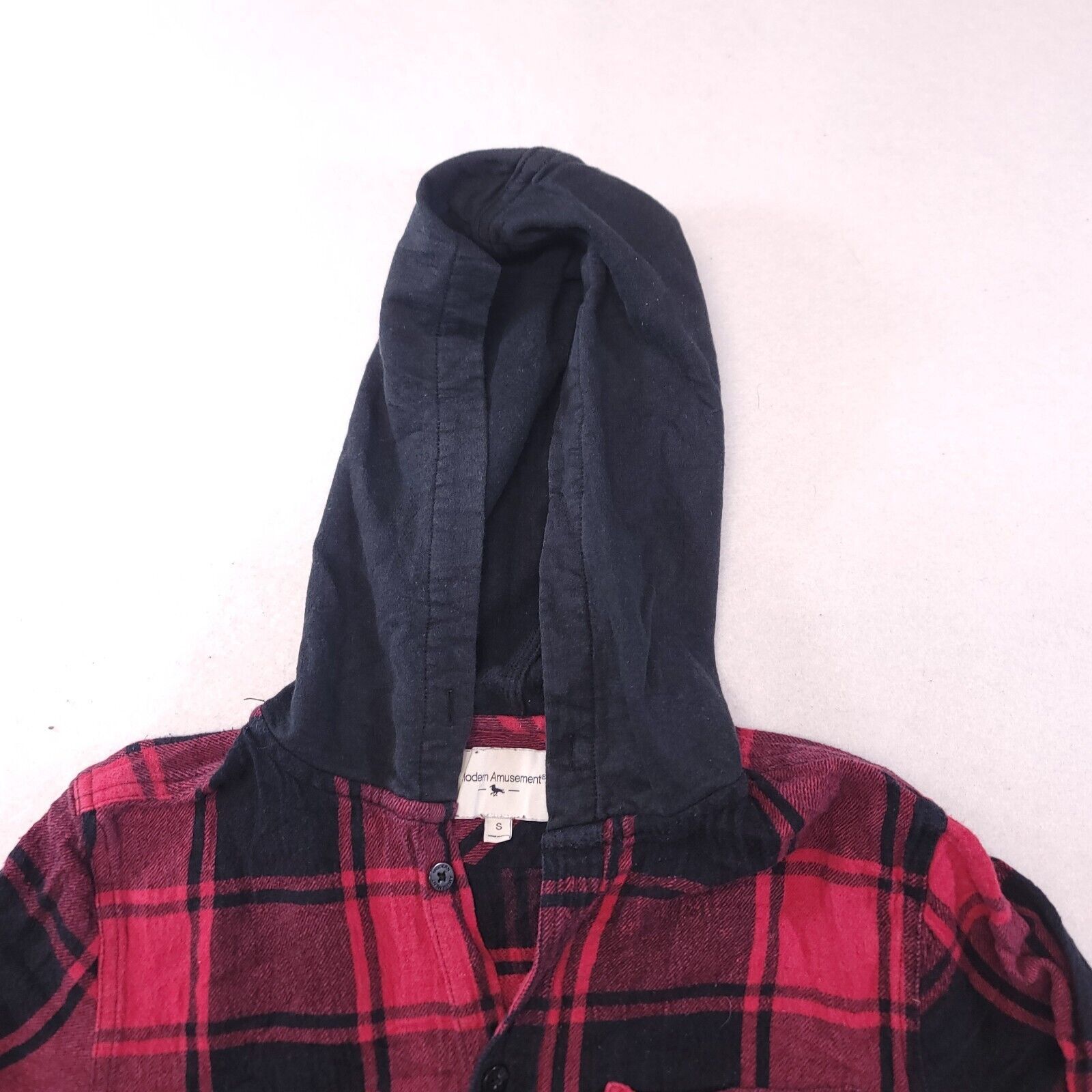 Modern Amusement Modern Amusement Casual Button Hoodie Mens Size S Red Plaid Size US S / EU 44-46 / 1 - 1 Thumbnail