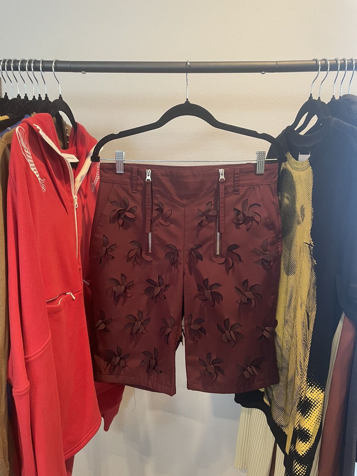 Juntae Kim JUNTAE KIM Red Floral-appliqué 🌺Bermuda Shorts Size US 30 / EU 46 - 5 Thumbnail